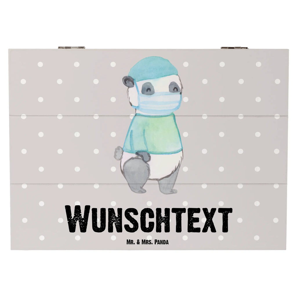 Personalisierte Holzkiste Operationsassistent mit Herz Kiste mit Namen, Schatzkiste mit Namen, Geschenkbox personalisiert, Holzkiste Personalisiert, Erinnerungsbox mit Namen, Dekokiste mit Namen, Schatulle mit Namen, Schatulle Personalisiert, mit Namen, Kiste Personalisiert, Schatzkiste Personalisiert, Aufbewahrungsbox Personalisiert, Erinnerungsbox Personalisiert, Aufbewahrungsbox mit Namen, Erinnerungskiste Personalisiert, Truhe Personalisiert, GEschenkdose personalisiert, Holzkiste mit Namen, Truhe mit Namen, Dekokiste Personalisiert, Erinnerungskiste, Beruf, Ausbildung, Jubiläum, Abschied, Rente, Kollege, Kollegin, Geschenk, Schenken, Arbeitskollege, Mitarbeiter, Firma, Danke, Dankeschön, OP Assistent, Operationstechnischer Assistent, Operationsassistenz, Operationsassistent, OTA