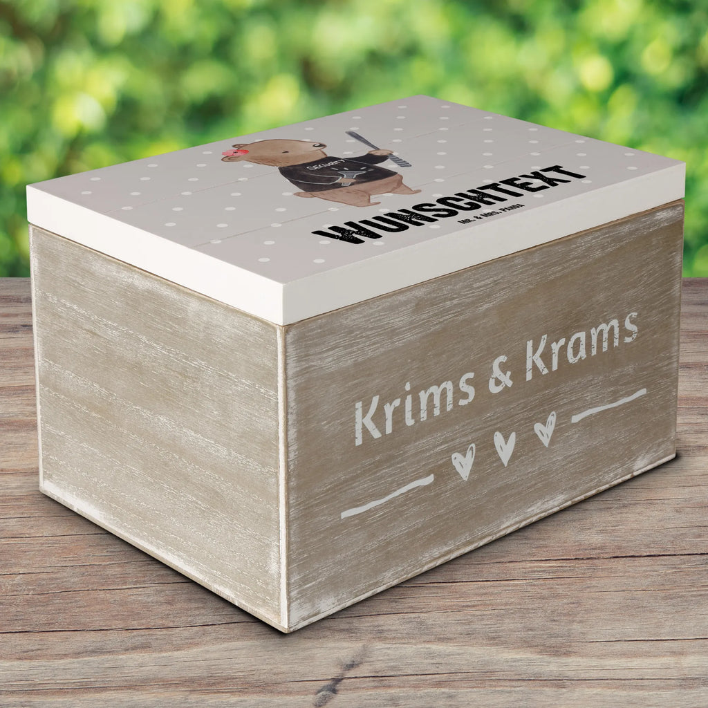 Personalisierte Holzkiste Security Mitarbeiterin mit Herz Schatulle Personalisiert, Truhe Personalisiert, Erinnerungsbox mit Namen, mit Namen, Geschenkbox Personalisiert, Dekokiste mit Namen, Aufbewahrungsbox Personalisiert, Truhe mit Namen, GEschenkdose Personalisiert, Dekokiste Personalisiert, Holzkiste Personalisiert, Schatulle mit Namen, Schatzkiste Personalisiert, Kiste Personalisiert, Erinnerungsbox Personalisiert, Kiste mit Namen, Aufbewahrungsbox mit Namen, Holzkiste mit Namen, Schatzkiste mit Namen, Erinnerungskiste Personalisiert, Beruf, Firma, Schenken, Mitarbeiter, Arbeitskollege, Danke, Kollegin, Geschenk, Kollege, Rente, Jubiläum, Abschied, Dankeschön, Ausbildung