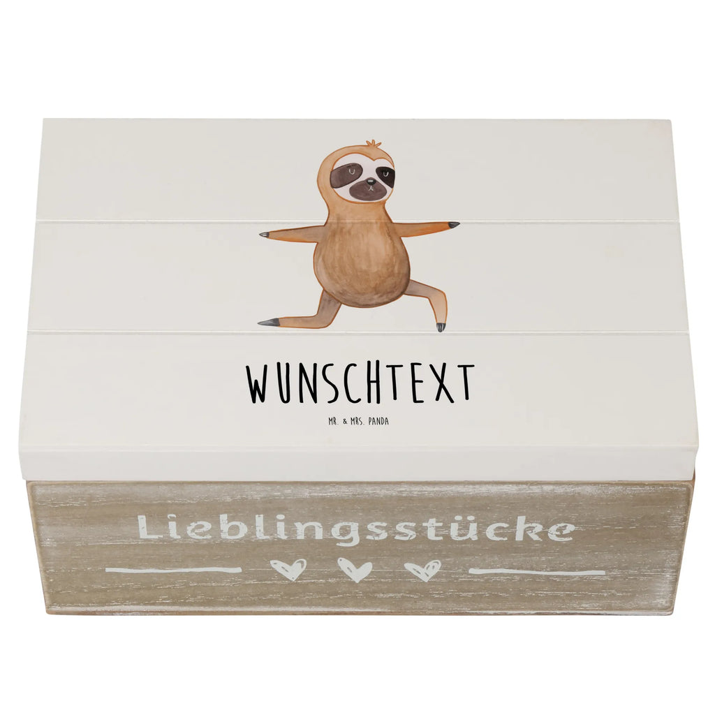 Personalisierte Holzkiste Faultier Yoga Truhe mit Namen, Dekokiste Personalisiert, Erinnerungsbox mit Namen, Schatzkiste Personalisiert, Holzkiste Personalisiert, Holzkiste mit Namen, Erinnerungsbox Personalisiert, Dekokiste mit Namen, Geschenkbox Personalisiert, Schatulle mit Namen, Aufbewahrungsbox Personalisiert, Kiste Personalisiert, GEschenkdose Personalisiert, Truhe Personalisiert, mit Namen, Erinnerungskiste Personalisiert, Aufbewahrungsbox mit Namen, Kiste mit Namen, Schatulle Personalisiert, Schatzkiste mit Namen, Faultier, Faultier Deko, Faultier Geschenk, Lieblingstier, Gelassenheit, faul, Entspannung, Krieger, Faultiere, Yogaübungen, Yoga, Meditation, Namaste, Atmung