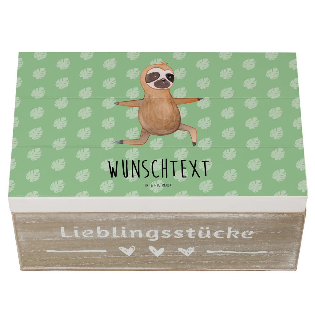 Personalisierte Holzkiste Faultier Yoga Truhe mit Namen, Dekokiste Personalisiert, Erinnerungsbox mit Namen, Schatzkiste Personalisiert, Holzkiste Personalisiert, Holzkiste mit Namen, Erinnerungsbox Personalisiert, Dekokiste mit Namen, Geschenkbox Personalisiert, Schatulle mit Namen, Aufbewahrungsbox Personalisiert, Kiste Personalisiert, GEschenkdose Personalisiert, Truhe Personalisiert, mit Namen, Erinnerungskiste Personalisiert, Aufbewahrungsbox mit Namen, Kiste mit Namen, Schatulle Personalisiert, Schatzkiste mit Namen, Faultier, Faultier Deko, Faultier Geschenk, Lieblingstier, Gelassenheit, faul, Entspannung, Krieger, Faultiere, Yogaübungen, Yoga, Meditation, Namaste, Atmung