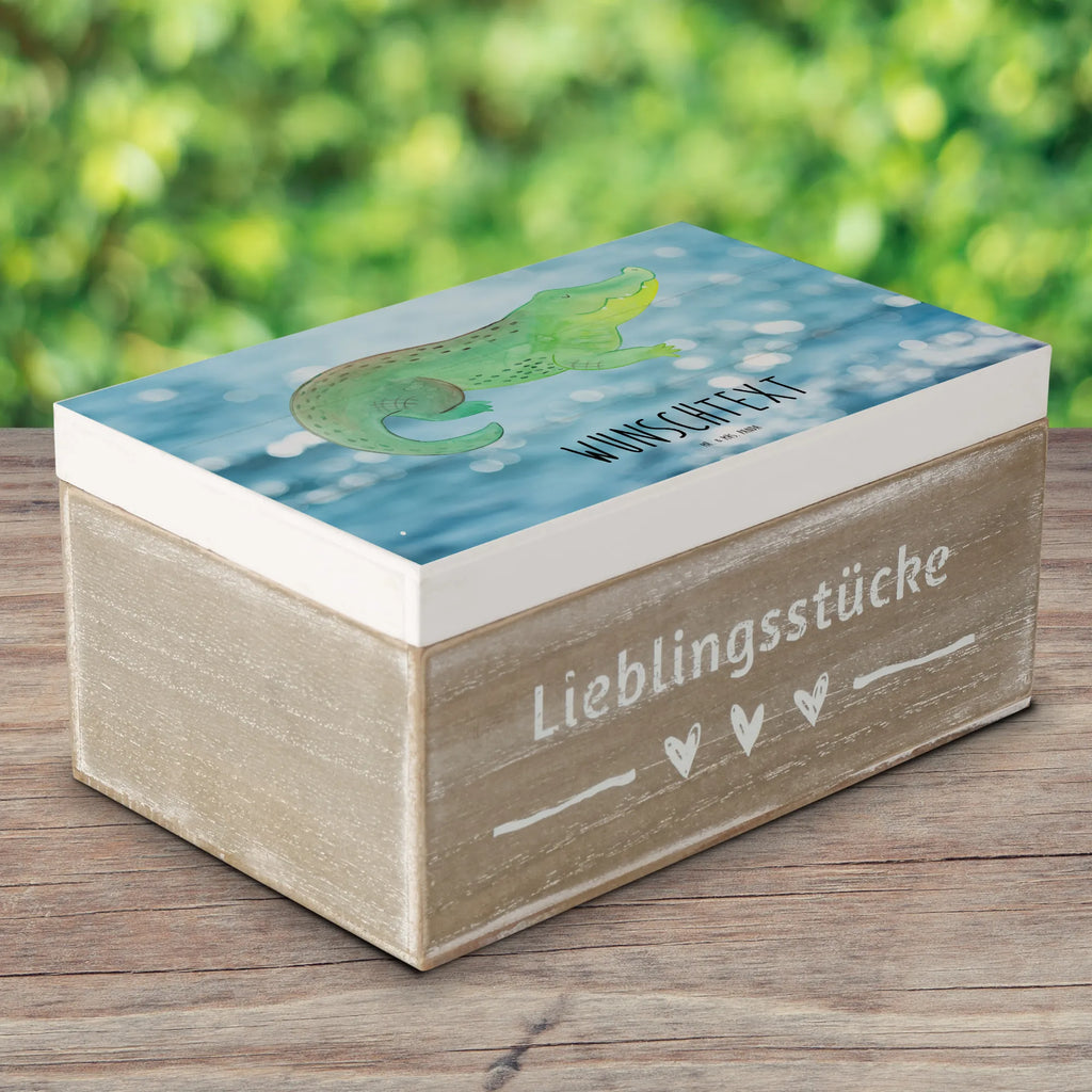 Personalised wooden chest Crocodile Aufbewahrungsbox Personalisiert, Erinnerungskiste Personalisiert, Truhe Personalisiert, Erinnerungsbox mit Namen, Aufbewahrungsbox mit Namen, Dekokiste Personalisiert, Kiste mit Namen, Holzkiste mit Namen, GEschenkdose Personalisiert, mit Namen, Schatzkiste mit Namen, Kiste Personalisiert, Holzkiste Personalisiert, Erinnerungsbox Personalisiert, Truhe mit Namen, Dekokiste mit Namen, Schatulle mit Namen, Geschenkbox Personalisiert, Schatulle Personalisiert, Schatzkiste Personalisiert, Urlaub, Meerestiere, Meer, Reiselust, Krokodil, Freundin, Lieblingsmensch, Verrückt sein, Abenteuerlust, Beste Freundin, Krokodile, Spontan sein