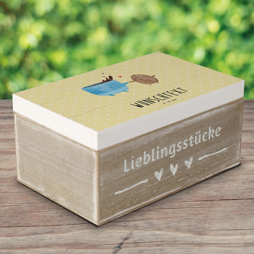 Personalised wooden chest Coffee Bean Truhe mit Namen, Truhe Personalisiert, GEschenkdose Personalisiert, Schatulle Personalisiert, Aufbewahrungsbox mit Namen, Geschenkbox Personalisiert, mit Namen, Erinnerungsbox mit Namen, Dekokiste Personalisiert, Erinnerungskiste Personalisiert, Kiste Personalisiert, Schatzkiste mit Namen, Schatulle mit Namen, Holzkiste Personalisiert, Schatzkiste Personalisiert, Kiste mit Namen, Erinnerungsbox Personalisiert, Aufbewahrungsbox Personalisiert, Holzkiste mit Namen, Dekokiste mit Namen, Lustige Sprüche, Tiere, Tiermotive, Gute Laune, Kaffee, Kaffeebohne, Genuss, Zufriedenheit, Glück