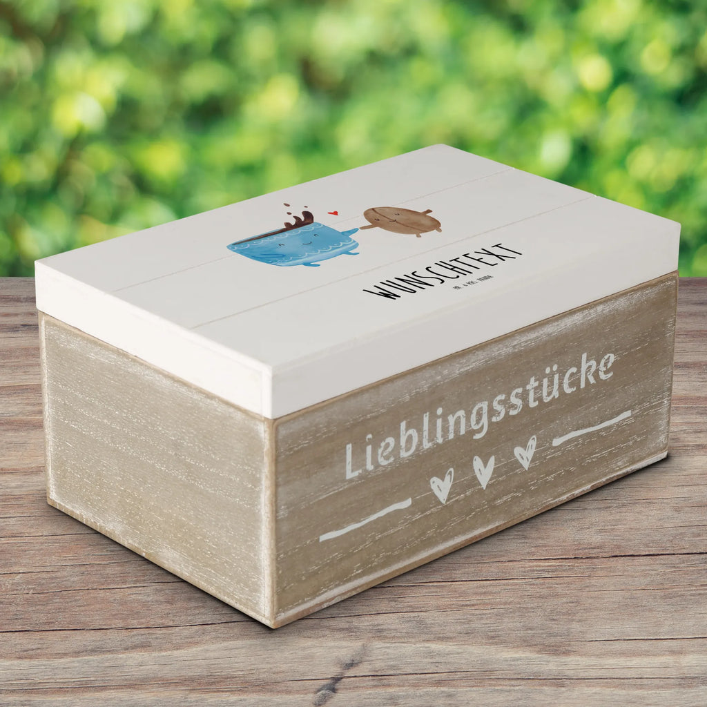 Personalised wooden chest Coffee Bean Truhe mit Namen, Truhe Personalisiert, GEschenkdose Personalisiert, Schatulle Personalisiert, Aufbewahrungsbox mit Namen, Geschenkbox Personalisiert, mit Namen, Erinnerungsbox mit Namen, Dekokiste Personalisiert, Erinnerungskiste Personalisiert, Kiste Personalisiert, Schatzkiste mit Namen, Schatulle mit Namen, Holzkiste Personalisiert, Schatzkiste Personalisiert, Kiste mit Namen, Erinnerungsbox Personalisiert, Aufbewahrungsbox Personalisiert, Holzkiste mit Namen, Dekokiste mit Namen, Lustige Sprüche, Tiere, Tiermotive, Gute Laune, Kaffee, Kaffeebohne, Genuss, Zufriedenheit, Glück