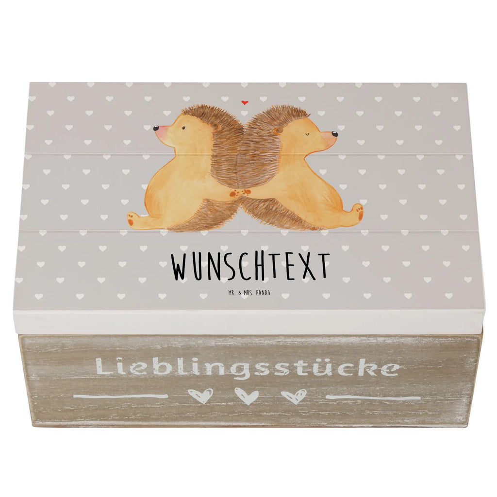 Personalisierte Holzkiste Igel händchenhaltend Erinnerungskiste Personalisiert, Geschenkbox Personalisiert, Schatulle Personalisiert, Holzkiste Personalisiert, Kiste Personalisiert, Schatulle mit Namen, Truhe mit Namen, Erinnerungsbox Personalisiert, Kiste mit Namen, Aufbewahrungsbox Personalisiert, Aufbewahrungsbox mit Namen, mit Namen, Dekokiste Personalisiert, Dekokiste mit Namen, Erinnerungsbox mit Namen, Schatzkiste mit Namen, Truhe Personalisiert, Schatzkiste Personalisiert, GEschenkdose Personalisiert, Holzkiste mit Namen, Partner, Ehemann, Heiratsantrag, Ehefrau, Liebe, Freund, Hocheitstag, Liebesgeschenk, Jahrestag, Freundin, Heiraten, Verlobung, Igelliebe, Geschenk für Zwei, Liebesbeweis, Lieblingsmensch, Love, Hand in Hand, Große Liebe, Igel, Liebesbotschaft, Gemeinsamkeit, Hochzeit