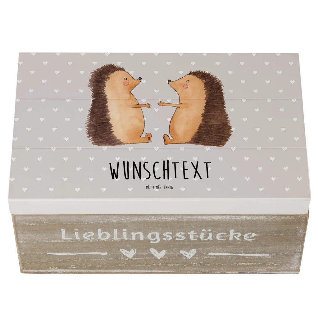 Personalisierte Holzkiste Igel Liebe Dekokiste mit Namen, Dekokiste Personalisiert, Geschenkbox personalisiert, Schatulle mit Namen, Erinnerungsbox mit Namen, Schatzkiste Personalisiert, Holzkiste Personalisiert, Truhe mit Namen, Erinnerungskiste Personalisiert, mit Namen, Erinnerungsbox Personalisiert, Schatulle Personalisiert, Aufbewahrungsbox mit Namen, Truhe Personalisiert, Erinnerungskiste, GEschenkdose personalisiert, Aufbewahrungsbox Personalisiert, Schatzkiste mit Namen, Holzkiste mit Namen, Kiste Personalisiert, Kiste mit Namen, Liebe, Partner, Freund, Freundin, Ehemann, Ehefrau, Heiraten, Verlobung, Heiratsantrag, Liebesgeschenk, Jahrestag, Hocheitstag, Liebesbeweis, Hochzeit, Verlobt, Verheiratet, Hochzeitstag, Igel, Geschenk, Verliebt