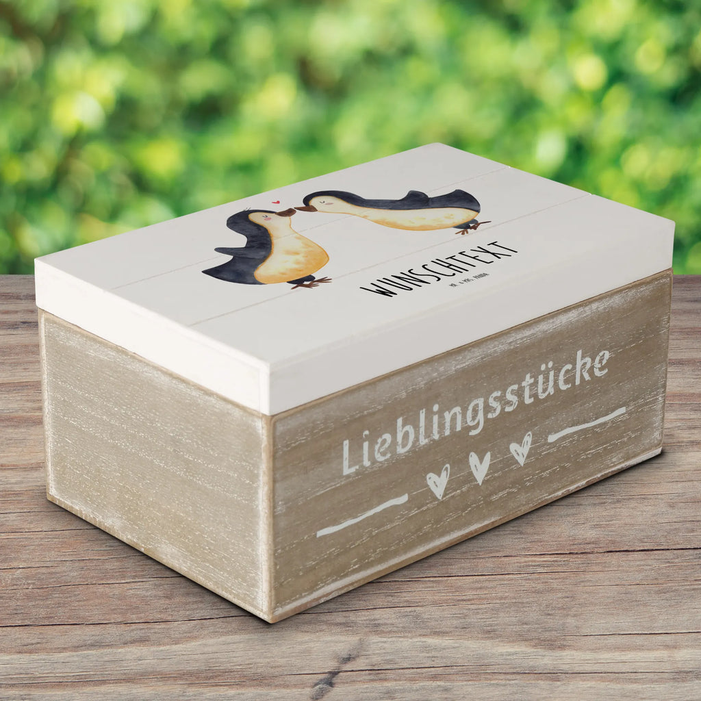 Personalisierte Holzkiste Pinguin Liebe Holzkiste mit Namen, Dekokiste Personalisiert, Aufbewahrungsbox mit Namen, Holzkiste Personalisiert, Erinnerungsbox Personalisiert, Schatulle Personalisiert, Kiste Personalisiert, GEschenkdose personalisiert, Schatzkiste mit Namen, Aufbewahrungsbox Personalisiert, Erinnerungskiste Personalisiert, Dekokiste mit Namen, Erinnerungskiste, Truhe Personalisiert, Kiste mit Namen, Erinnerungsbox mit Namen, Schatzkiste Personalisiert, Geschenkbox personalisiert, Truhe mit Namen, mit Namen, Schatulle mit Namen, Liebe, Partner, Freund, Freundin, Ehemann, Ehefrau, Heiraten, Verlobung, Heiratsantrag, Liebesgeschenk, Jahrestag, Hocheitstag, Geschenk Hochzeitstag, Pinguin, Hochzeitstag, Verlobter, Verlobte, Pinguinpaar, Pinguin Paar, Geschenkidee, Love, Liebesspruch, Hochzeit, Geschenk Freundin, Pinguine, Paar, Geschenk Freund, Liebesbeweis, Gastgeschenk, Pärchen. Liebespaar, Pinguin Liebe