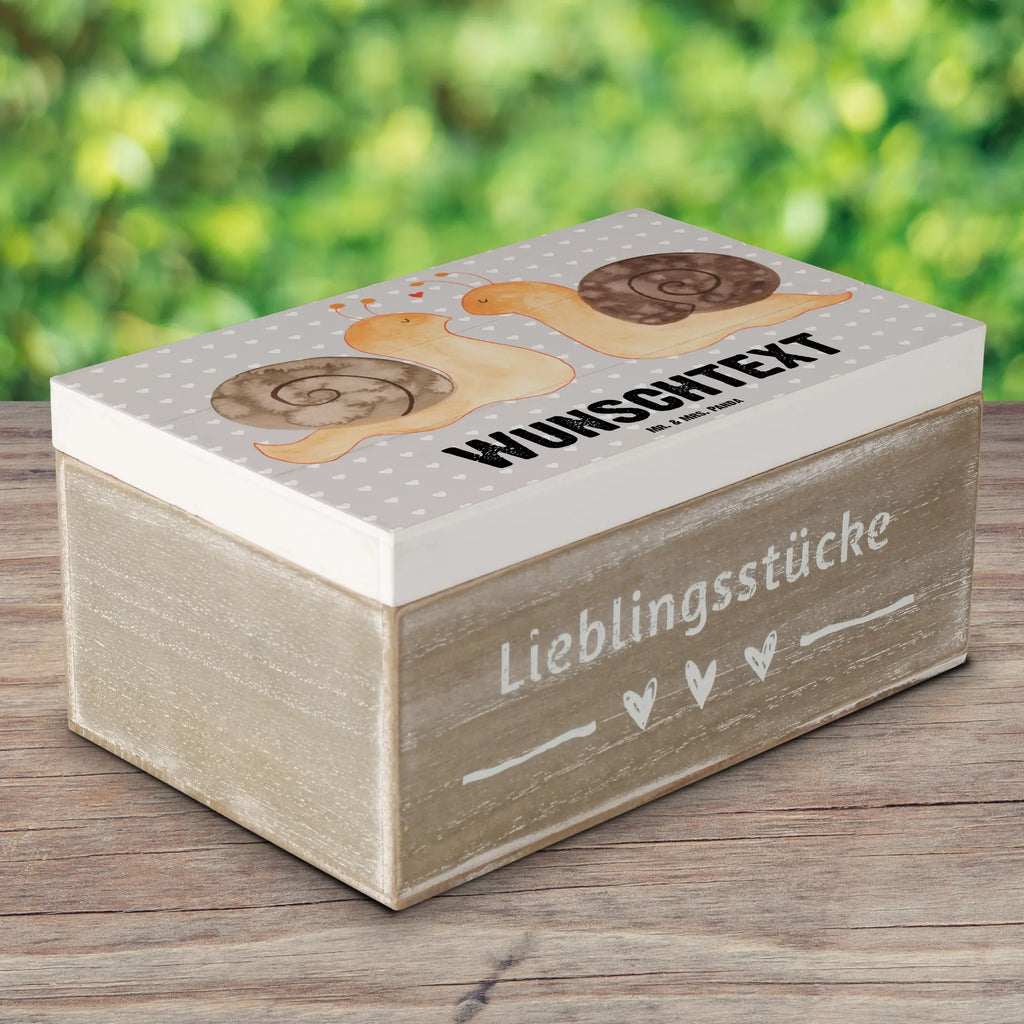 Personalisierte Holzkiste Schnecken Liebe Schatulle mit Namen, Dekokiste Personalisiert, Schatzkiste mit Namen, Erinnerungskiste, Holzkiste Personalisiert, Truhe mit Namen, mit Namen, Dekokiste mit Namen, Erinnerungskiste Personalisiert, Schatzkiste Personalisiert, Schatulle Personalisiert, GEschenkdose personalisiert, Aufbewahrungsbox mit Namen, Truhe Personalisiert, Holzkiste mit Namen, Kiste mit Namen, Geschenkbox personalisiert, Erinnerungsbox Personalisiert, Kiste Personalisiert, Aufbewahrungsbox Personalisiert, Erinnerungsbox mit Namen, Liebe, Partner, Freund, Freundin, Ehemann, Ehefrau, Heiraten, Verlobung, Heiratsantrag, Liebesgeschenk, Jahrestag, Hocheitstag