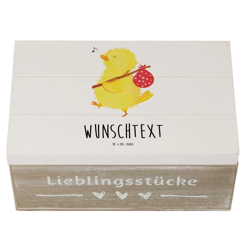 Personalisierte Holzkiste Küken Wanderer Schatulle Personalisiert, Kiste Personalisiert, Geschenkbox Personalisiert, Schatzkiste mit Namen, Holzkiste Personalisiert, Schatulle mit Namen, Dekokiste Personalisiert, Holzkiste mit Namen, Dekokiste mit Namen, GEschenkdose Personalisiert, Kiste mit Namen, Truhe mit Namen, Erinnerungsbox Personalisiert, Aufbewahrungsbox Personalisiert, mit Namen, Erinnerungsbox mit Namen, Truhe Personalisiert, Aufbewahrungsbox mit Namen, Erinnerungskiste Personalisiert, Schatzkiste Personalisiert, Ostern Geschenk, Osterdeko, Geschenke zu Ostern, Ostergeschenke Kinder, Osterhase, Ostergeschenke, Ostern Kinder, Ostern, Osternest, Grüße, Freude, Reisen, Backpacker, Ei, Ostereier, Ostergrüße, Liebe Grüße, Frühlingsgefühle, Zeit, Osterei, Wunder, Weltenbummler, Flausen, Frohe Ostern, Küken, Zeitmanagement