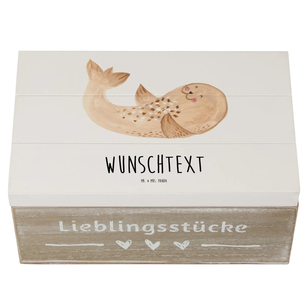 Personalisierte Holzkiste Robbe liegend Schatulle mit Namen, Schatzkiste mit Namen, mit Namen, Holzkiste mit Namen, Kiste Personalisiert, Aufbewahrungsbox Personalisiert, Geschenkbox Personalisiert, Dekokiste Personalisiert, Kiste mit Namen, Erinnerungsbox mit Namen, Erinnerungskiste Personalisiert, Schatzkiste Personalisiert, Erinnerungsbox Personalisiert, Holzkiste Personalisiert, Aufbewahrungsbox mit Namen, Truhe Personalisiert, GEschenkdose Personalisiert, Truhe mit Namen, Dekokiste mit Namen, Schatulle Personalisiert, Lustige Sprüche, Tiere, Tiermotive, Gute Laune, Nordsee, Seehund, Robbe, Meerestier, Strand, Lachen, Freude, Ostsee, Robben