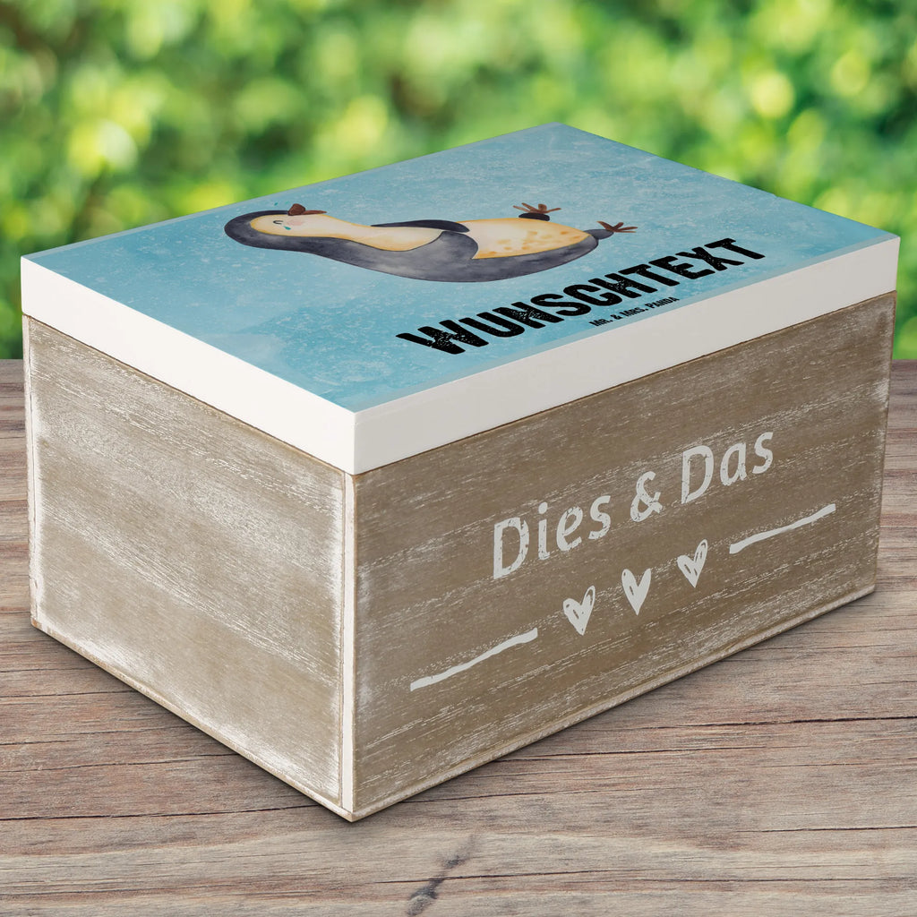 Personalizowane drewniane pudełko pingwin Śmiech Kiste mit Namen, Dekokiste Personalisiert, Truhe Personalisiert, Geschenkbox Personalisiert, Dekokiste mit Namen, Aufbewahrungsbox Personalisiert, Schatzkiste Personalisiert, Schatulle mit Namen, mit Namen, Schatzkiste mit Namen, Erinnerungsbox mit Namen, Schatulle Personalisiert, Kiste Personalisiert, Holzkiste mit Namen, Holzkiste Personalisiert, Erinnerungsbox Personalisiert, Aufbewahrungsbox mit Namen, GEschenkdose Personalisiert, Truhe mit Namen, Erinnerungskiste Personalisiert, Pinguin, Fröhlichkeit, Pinguine, Humor, Lustiger Spruch, Optimismus, Lachen, Fröhlich