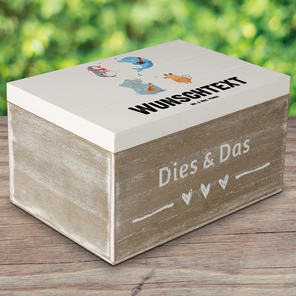 Personalisierte Holzkiste Big Band GEschenkdose Personalisiert, Dekokiste mit Namen, Kiste Personalisiert, mit Namen, Holzkiste Personalisiert, Aufbewahrungsbox mit Namen, Schatzkiste Personalisiert, Dekokiste Personalisiert, Truhe mit Namen, Geschenkbox Personalisiert, Schatulle mit Namen, Holzkiste mit Namen, Schatzkiste mit Namen, Kiste mit Namen, Truhe Personalisiert, Erinnerungsbox mit Namen, Erinnerungskiste Personalisiert, Erinnerungsbox Personalisiert, Aufbewahrungsbox Personalisiert, Schatulle Personalisiert, Lustige Sprüche, Tiere, Tiermotive, Gute Laune, Musikanten, Maus, Band, Gitarre, Triangel, Hund, Delfin, Elefant, Pinguin, Musik