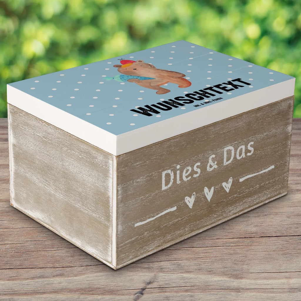 Personalizowane drewniane pudełko Niedźwiedź Torebka szkolna Erinnerungskiste Personalisiert, Erinnerungsbox mit Namen, Holzkiste Personalisiert, mit Namen, Erinnerungsbox Personalisiert, Kiste mit Namen, Schatulle Personalisiert, Kiste Personalisiert, Schatzkiste Personalisiert, Geschenkbox Personalisiert, Holzkiste mit Namen, Dekokiste Personalisiert, Truhe mit Namen, GEschenkdose Personalisiert, Aufbewahrungsbox mit Namen, Aufbewahrungsbox Personalisiert, Truhe Personalisiert, Dekokiste mit Namen, Schatulle mit Namen, Schatzkiste mit Namen, Teddy, Bär, Teddybär, Erster Schultag Geschenk, Schulanfang, Bär Motiv, Einschulung Geschenk, Schultüte, Schulbeginn, Schule Geschenk, Grundschule