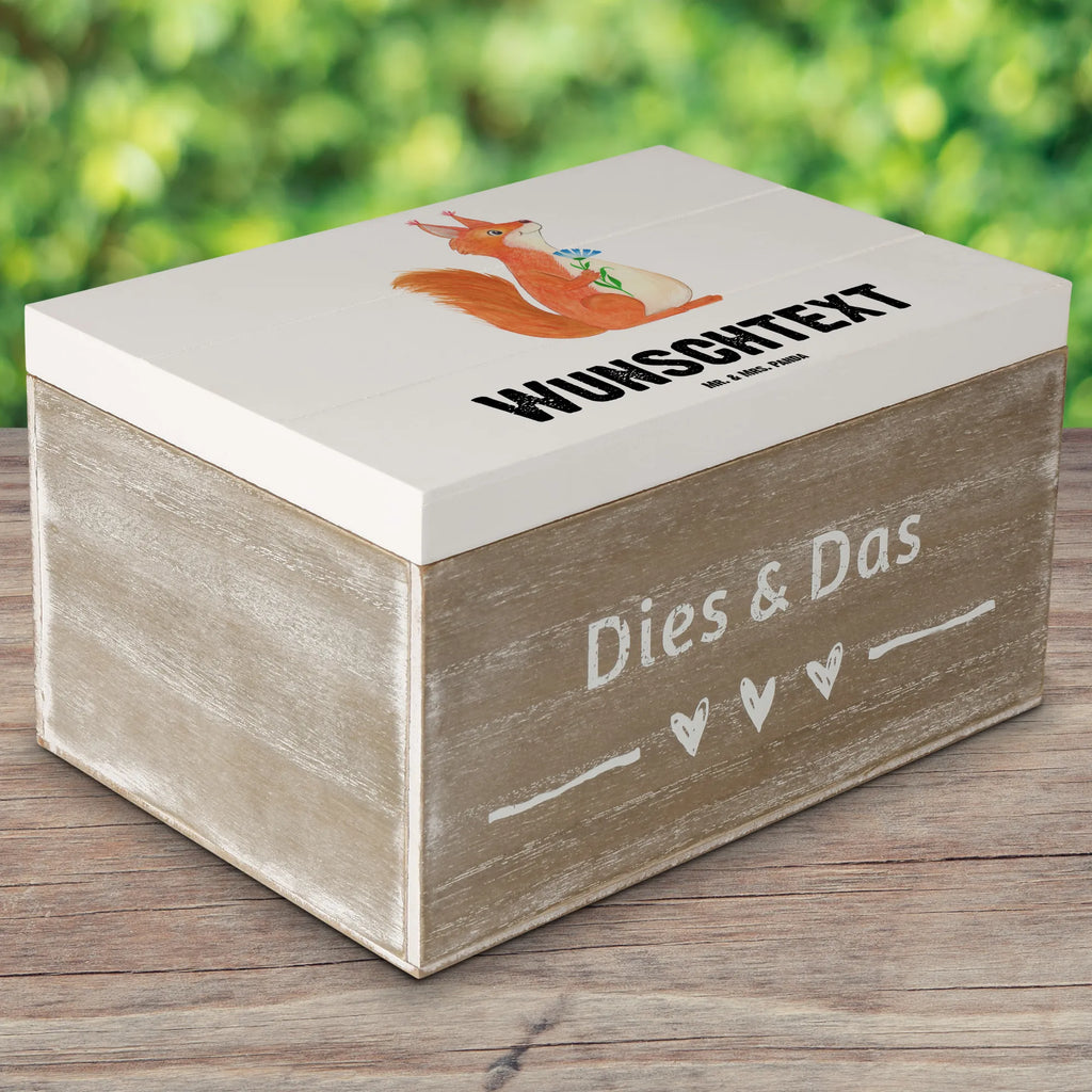 Personalisierte Holzkiste Eichhörnchen Blume Erinnerungsbox mit Namen, Kiste Personalisiert, Dekokiste Personalisiert, Truhe Personalisiert, Schatulle Personalisiert, Schatzkiste mit Namen, Kiste mit Namen, Aufbewahrungsbox Personalisiert, Holzkiste Personalisiert, Dekokiste mit Namen, Erinnerungskiste, Geschenkbox personalisiert, Erinnerungsbox Personalisiert, Schatulle mit Namen, Aufbewahrungsbox mit Namen, Schatzkiste Personalisiert, GEschenkdose personalisiert, Truhe mit Namen, mit Namen, Holzkiste mit Namen, Erinnerungskiste Personalisiert, Tiermotive, Gute Laune, lustige Sprüche, Tiere, Spruch Deko, glücklich Spruch, Motivation Sprüche, Lachen, Spaß, Eichhorn, Spruch positiv, Eichhörnchen, Motivation Bilder
