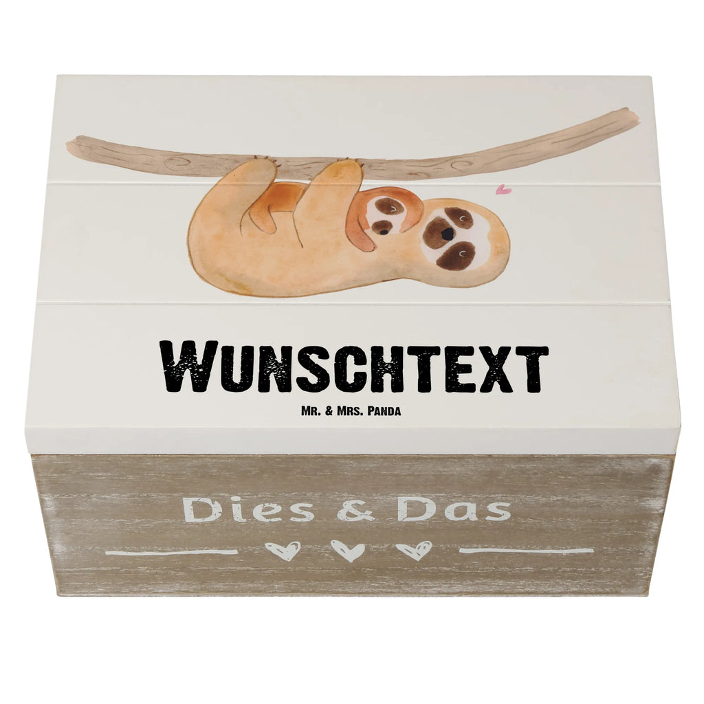 Personalisierte Holzkiste Faultier Kind Holzkiste mit Namen, Aufbewahrungsbox Personalisiert, Schatzkiste mit Namen, Erinnerungskiste Personalisiert, GEschenkdose Personalisiert, mit Namen, Truhe mit Namen, Schatulle mit Namen, Holzkiste Personalisiert, Truhe Personalisiert, Erinnerungsbox mit Namen, Dekokiste mit Namen, Kiste mit Namen, Schatzkiste Personalisiert, Dekokiste Personalisiert, Schatulle Personalisiert, Kiste Personalisiert, Geschenkbox Personalisiert, Aufbewahrungsbox mit Namen, Erinnerungsbox Personalisiert, Faultier, Faultier Deko, Faultier Geschenk, Liebe, Baby, Geburt, Spaß, Mama, Mutter, Niedlichkeit, Kinder, Kind, Faulheit