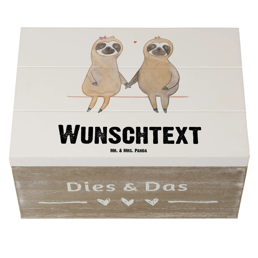 Personalisierte Holzkiste Faultier Pärchen Schatzkiste Personalisiert, Holzkiste mit Namen, Dekokiste Personalisiert, Truhe mit Namen, Truhe Personalisiert, Dekokiste mit Namen, Holzkiste Personalisiert, Aufbewahrungsbox mit Namen, Erinnerungsbox Personalisiert, Erinnerungsbox mit Namen, mit Namen, Aufbewahrungsbox Personalisiert, Erinnerungskiste Personalisiert, GEschenkdose Personalisiert, Schatulle Personalisiert, Schatzkiste mit Namen, Geschenkbox Personalisiert, Schatulle mit Namen, Kiste Personalisiert, Kiste mit Namen, Faultier, Faultier Deko, Faultier Geschenk, Gemeinsam, Liebe, Faultierliebe, Liebespaar, Verlobt, Langsamkeit, Verliebt, Beziehung, Relaxen, faul, Lieblingstier, Faultierpärchen, Pärchen, Faultiere