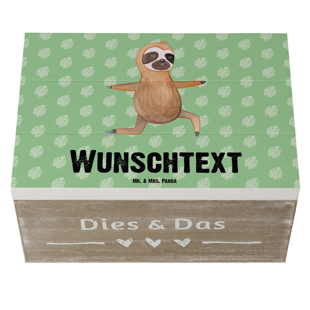 Personalisierte Holzkiste Faultier Yoga Truhe mit Namen, Dekokiste Personalisiert, Erinnerungsbox mit Namen, Schatzkiste Personalisiert, Holzkiste Personalisiert, Holzkiste mit Namen, Erinnerungsbox Personalisiert, Dekokiste mit Namen, Geschenkbox Personalisiert, Schatulle mit Namen, Aufbewahrungsbox Personalisiert, Kiste Personalisiert, GEschenkdose Personalisiert, Truhe Personalisiert, mit Namen, Erinnerungskiste Personalisiert, Aufbewahrungsbox mit Namen, Kiste mit Namen, Schatulle Personalisiert, Schatzkiste mit Namen, Faultier, Faultier Deko, Faultier Geschenk, Lieblingstier, Gelassenheit, faul, Entspannung, Krieger, Faultiere, Yogaübungen, Yoga, Meditation, Namaste, Atmung