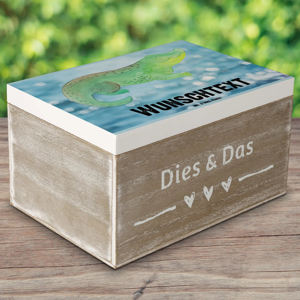 Personalised wooden chest Crocodile Aufbewahrungsbox Personalisiert, Erinnerungskiste Personalisiert, Truhe Personalisiert, Erinnerungsbox mit Namen, Aufbewahrungsbox mit Namen, Dekokiste Personalisiert, Kiste mit Namen, Holzkiste mit Namen, GEschenkdose Personalisiert, mit Namen, Schatzkiste mit Namen, Kiste Personalisiert, Holzkiste Personalisiert, Erinnerungsbox Personalisiert, Truhe mit Namen, Dekokiste mit Namen, Schatulle mit Namen, Geschenkbox Personalisiert, Schatulle Personalisiert, Schatzkiste Personalisiert, Urlaub, Meerestiere, Meer, Reiselust, Krokodil, Freundin, Lieblingsmensch, Verrückt sein, Abenteuerlust, Beste Freundin, Krokodile, Spontan sein