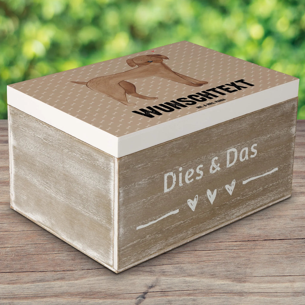 Personalisierte Holzkiste Hund Dogge mit Namen, Schatzkiste Personalisiert, Kiste mit Namen, Geschenkbox Personalisiert, Truhe Personalisiert, Dekokiste Personalisiert, Schatzkiste mit Namen, Erinnerungskiste Personalisiert, GEschenkdose Personalisiert, Holzkiste mit Namen, Kiste Personalisiert, Erinnerungsbox mit Namen, Schatulle Personalisiert, Truhe mit Namen, Aufbewahrungsbox mit Namen, Holzkiste Personalisiert, Dekokiste mit Namen, Aufbewahrungsbox Personalisiert, Schatulle mit Namen, Erinnerungsbox Personalisiert, Sprüche, Hund, Hunderasse, Hundebesitzer, Hundemotiv, Haustier, Tierliebhaber, Dogge, Hunde, Great Dane, Deutsche Dogge