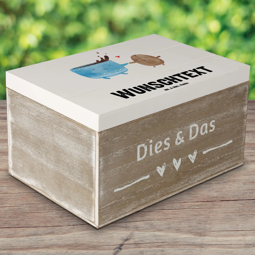Personalised wooden chest Coffee Bean Truhe mit Namen, Truhe Personalisiert, GEschenkdose Personalisiert, Schatulle Personalisiert, Aufbewahrungsbox mit Namen, Geschenkbox Personalisiert, mit Namen, Erinnerungsbox mit Namen, Dekokiste Personalisiert, Erinnerungskiste Personalisiert, Kiste Personalisiert, Schatzkiste mit Namen, Schatulle mit Namen, Holzkiste Personalisiert, Schatzkiste Personalisiert, Kiste mit Namen, Erinnerungsbox Personalisiert, Aufbewahrungsbox Personalisiert, Holzkiste mit Namen, Dekokiste mit Namen, Lustige Sprüche, Tiere, Tiermotive, Gute Laune, Kaffee, Kaffeebohne, Genuss, Zufriedenheit, Glück