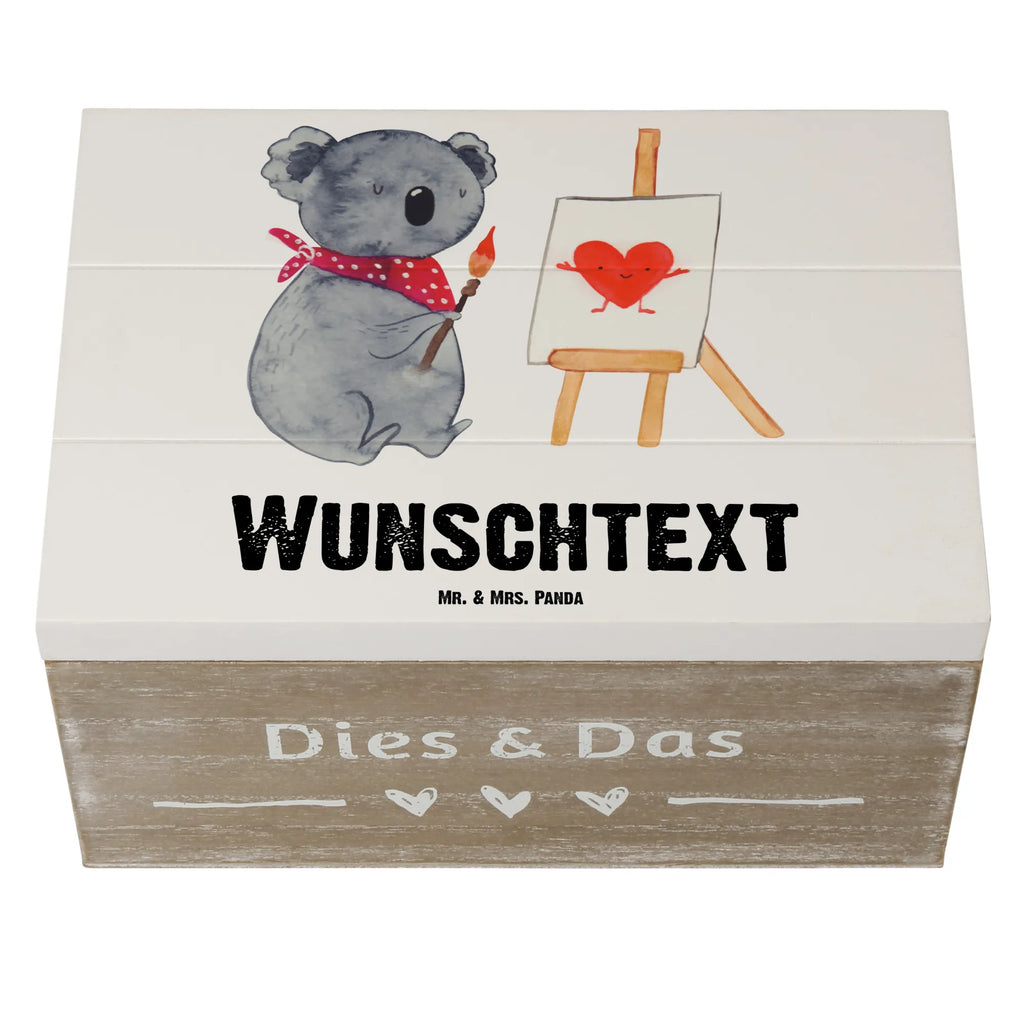 Personalised wooden chest Koala bear Artist Truhe mit Namen, Holzkiste Personalisiert, Dekokiste mit Namen, Erinnerungskiste Personalisiert, Erinnerungsbox Personalisiert, Erinnerungsbox mit Namen, Kiste Personalisiert, Aufbewahrungsbox mit Namen, Geschenkbox Personalisiert, Truhe Personalisiert, Kiste mit Namen, Schatzkiste Personalisiert, Schatulle mit Namen, Dekokiste Personalisiert, Holzkiste mit Namen, mit Namen, Aufbewahrungsbox Personalisiert, GEschenkdose Personalisiert, Schatzkiste mit Namen, Schatulle Personalisiert, Koala, Koalabär, Liebe, Liebesgeschenk, Zeichnen, Gefühle, Liebensbeweis, Künstler