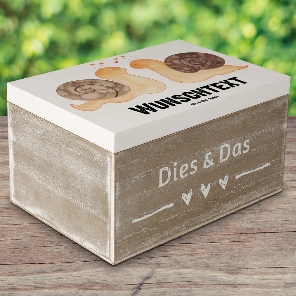 Personalisierte Holzkiste Schnecken Liebe Schatulle mit Namen, Dekokiste Personalisiert, Schatzkiste mit Namen, Erinnerungskiste, Holzkiste Personalisiert, Truhe mit Namen, mit Namen, Dekokiste mit Namen, Erinnerungskiste Personalisiert, Schatzkiste Personalisiert, Schatulle Personalisiert, GEschenkdose personalisiert, Aufbewahrungsbox mit Namen, Truhe Personalisiert, Holzkiste mit Namen, Kiste mit Namen, Geschenkbox personalisiert, Erinnerungsbox Personalisiert, Kiste Personalisiert, Aufbewahrungsbox Personalisiert, Erinnerungsbox mit Namen, Liebe, Partner, Freund, Freundin, Ehemann, Ehefrau, Heiraten, Verlobung, Heiratsantrag, Liebesgeschenk, Jahrestag, Hocheitstag