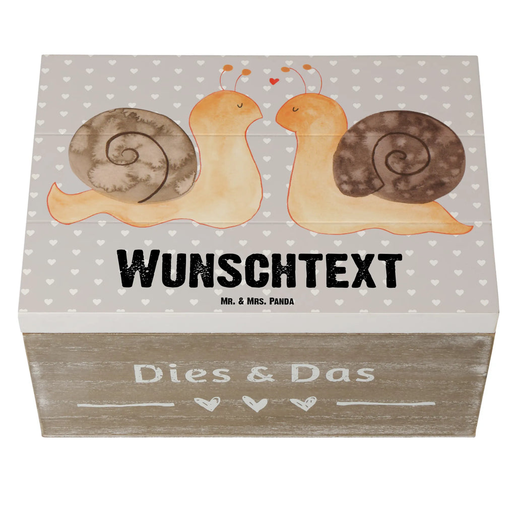 Personalisierte Holzkiste Schnecken Liebe Schatulle mit Namen, Dekokiste Personalisiert, Schatzkiste mit Namen, Erinnerungskiste, Holzkiste Personalisiert, Truhe mit Namen, mit Namen, Dekokiste mit Namen, Erinnerungskiste Personalisiert, Schatzkiste Personalisiert, Schatulle Personalisiert, GEschenkdose personalisiert, Aufbewahrungsbox mit Namen, Truhe Personalisiert, Holzkiste mit Namen, Kiste mit Namen, Geschenkbox personalisiert, Erinnerungsbox Personalisiert, Kiste Personalisiert, Aufbewahrungsbox Personalisiert, Erinnerungsbox mit Namen, Liebe, Partner, Freund, Freundin, Ehemann, Ehefrau, Heiraten, Verlobung, Heiratsantrag, Liebesgeschenk, Jahrestag, Hocheitstag