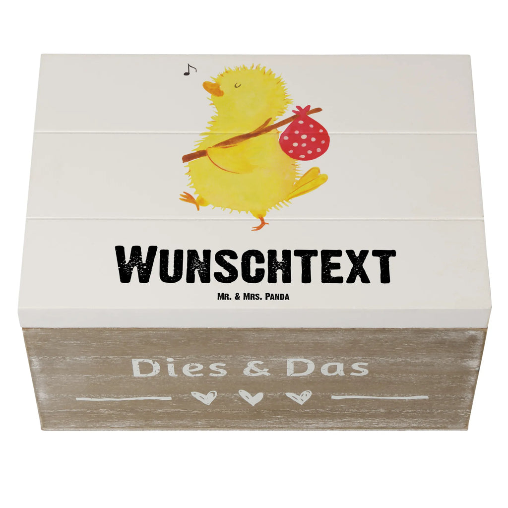 Personalisierte Holzkiste Küken Wanderer Schatulle Personalisiert, Kiste Personalisiert, Geschenkbox Personalisiert, Schatzkiste mit Namen, Holzkiste Personalisiert, Schatulle mit Namen, Dekokiste Personalisiert, Holzkiste mit Namen, Dekokiste mit Namen, GEschenkdose Personalisiert, Kiste mit Namen, Truhe mit Namen, Erinnerungsbox Personalisiert, Aufbewahrungsbox Personalisiert, mit Namen, Erinnerungsbox mit Namen, Truhe Personalisiert, Aufbewahrungsbox mit Namen, Erinnerungskiste Personalisiert, Schatzkiste Personalisiert, Ostern Geschenk, Osterdeko, Geschenke zu Ostern, Ostergeschenke Kinder, Osterhase, Ostergeschenke, Ostern Kinder, Ostern, Osternest, Grüße, Freude, Reisen, Backpacker, Ei, Ostereier, Ostergrüße, Liebe Grüße, Frühlingsgefühle, Zeit, Osterei, Wunder, Weltenbummler, Flausen, Frohe Ostern, Küken, Zeitmanagement