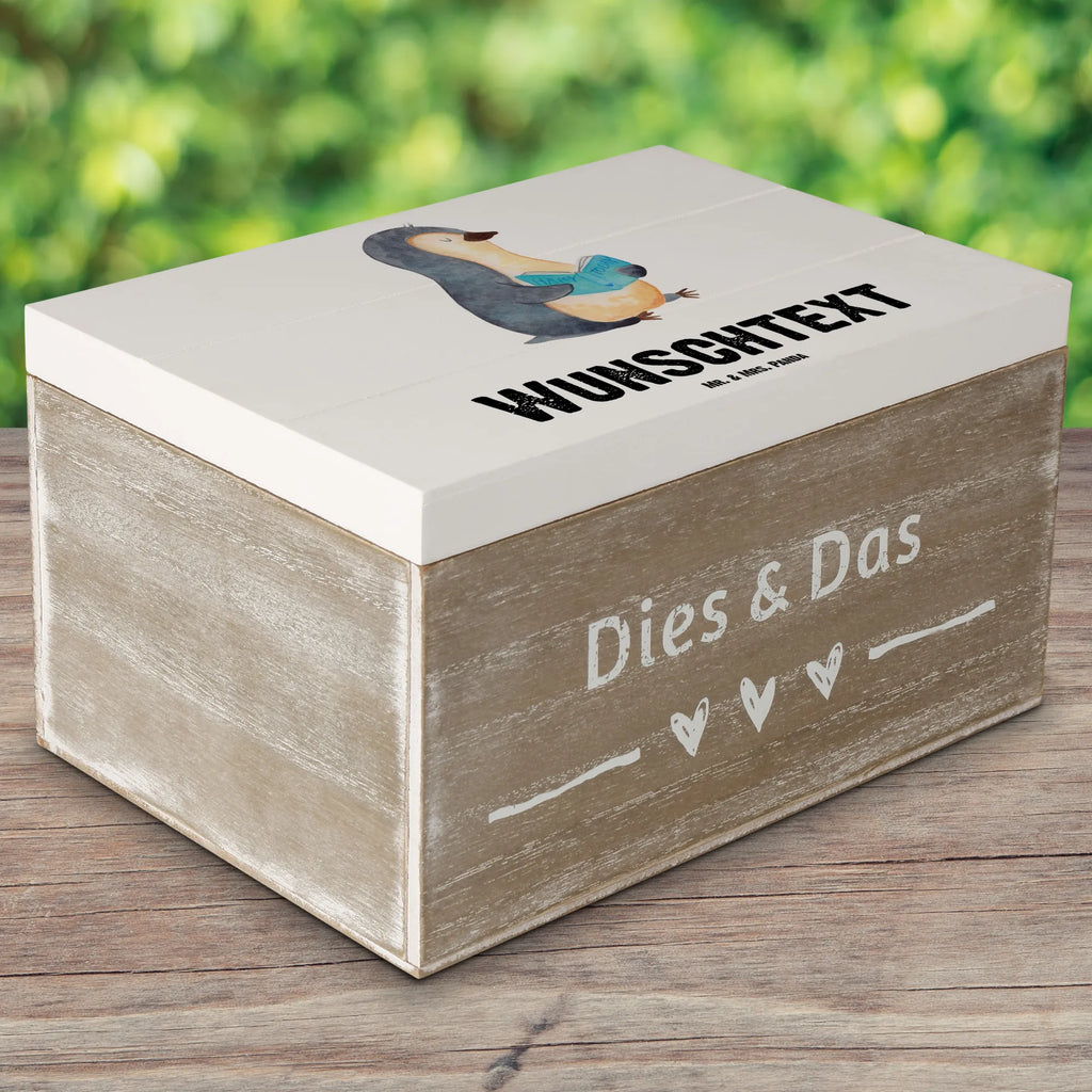 Personalizowane drewniane pudełko pingwin książka Kiste mit Namen, Schatzkiste mit Namen, Dekokiste Personalisiert, Dekokiste mit Namen, GEschenkdose Personalisiert, Erinnerungsbox Personalisiert, Holzkiste Personalisiert, Kiste Personalisiert, Aufbewahrungsbox Personalisiert, Truhe Personalisiert, mit Namen, Schatulle mit Namen, Aufbewahrungsbox mit Namen, Schatzkiste Personalisiert, Erinnerungsbox mit Namen, Truhe mit Namen, Geschenkbox Personalisiert, Schatulle Personalisiert, Erinnerungskiste Personalisiert, Holzkiste mit Namen, Pinguin, Pinguine, Nichtstun, Ferien, Bücherwurm, Freizeit, Urlaub, Buch, Faulenzen, Lesen