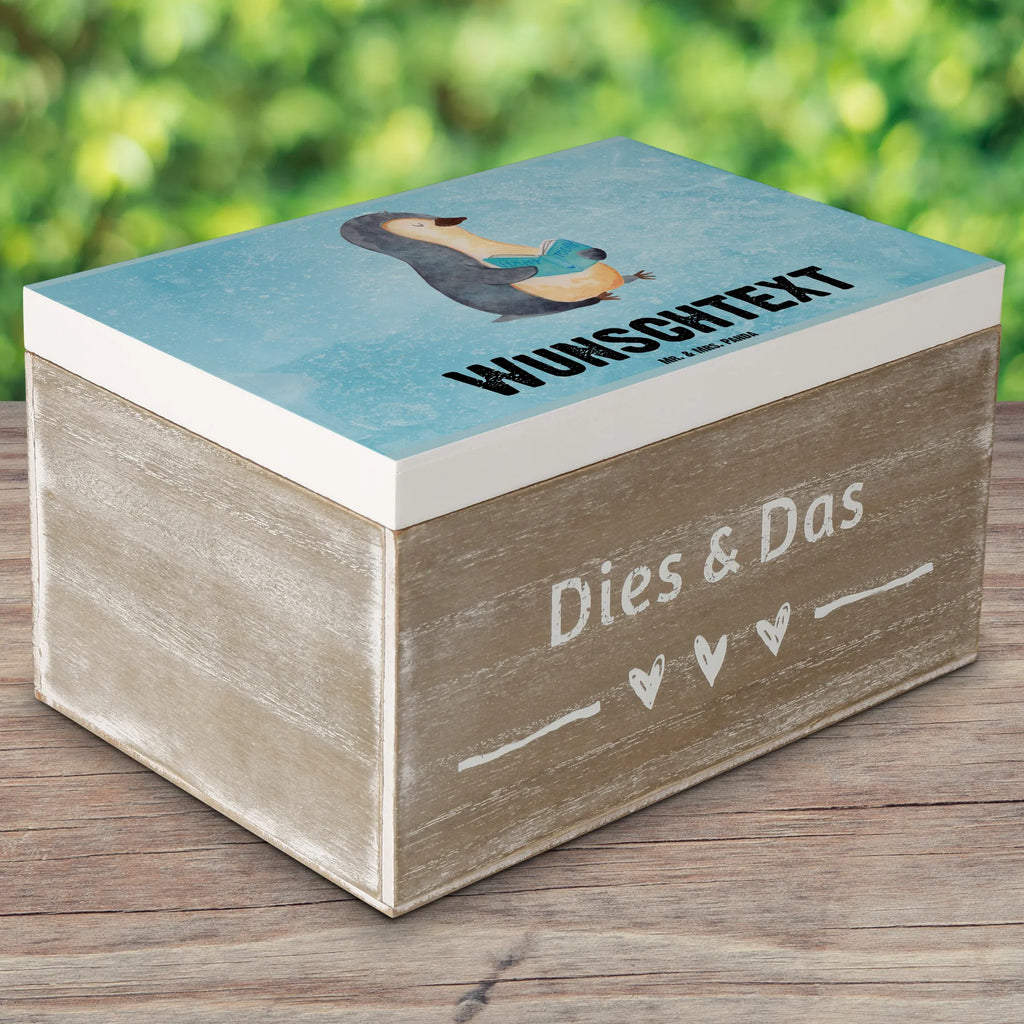 Personalizowane drewniane pudełko pingwin książka Kiste mit Namen, Schatzkiste mit Namen, Dekokiste Personalisiert, Dekokiste mit Namen, GEschenkdose Personalisiert, Erinnerungsbox Personalisiert, Holzkiste Personalisiert, Kiste Personalisiert, Aufbewahrungsbox Personalisiert, Truhe Personalisiert, mit Namen, Schatulle mit Namen, Aufbewahrungsbox mit Namen, Schatzkiste Personalisiert, Erinnerungsbox mit Namen, Truhe mit Namen, Geschenkbox Personalisiert, Schatulle Personalisiert, Erinnerungskiste Personalisiert, Holzkiste mit Namen, Pinguin, Pinguine, Nichtstun, Ferien, Bücherwurm, Freizeit, Urlaub, Buch, Faulenzen, Lesen