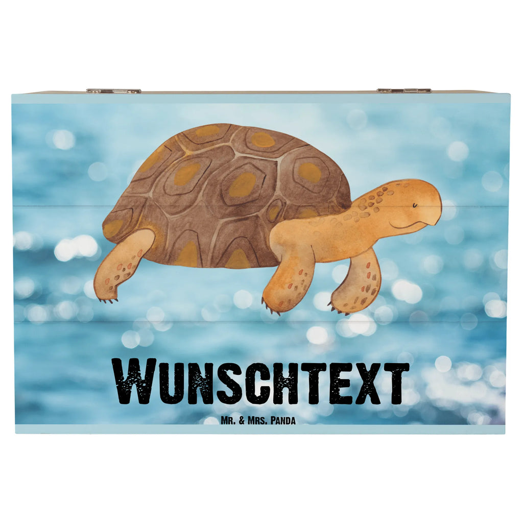 Personalised wooden chest tortoise March Truhe mit Namen, Schatulle mit Namen, Dekokiste mit Namen, Holzkiste Personalisiert, Dekokiste Personalisiert, Kiste Personalisiert, Aufbewahrungsbox Personalisiert, Schatzkiste mit Namen, Erinnerungsbox mit Namen, Kiste mit Namen, Holzkiste mit Namen, Geschenkbox Personalisiert, Aufbewahrungsbox mit Namen, Schatzkiste Personalisiert, GEschenkdose Personalisiert, Erinnerungsbox Personalisiert, mit Namen, Schatulle Personalisiert, Erinnerungskiste Personalisiert, Truhe Personalisiert, Urlaub, Meerestiere, Meer, Schildkröten, Get Lost, Motivation, Abenteuer, Schildkröte, Lieblingsmensch, Neustart, Reiselust, Inspiration
