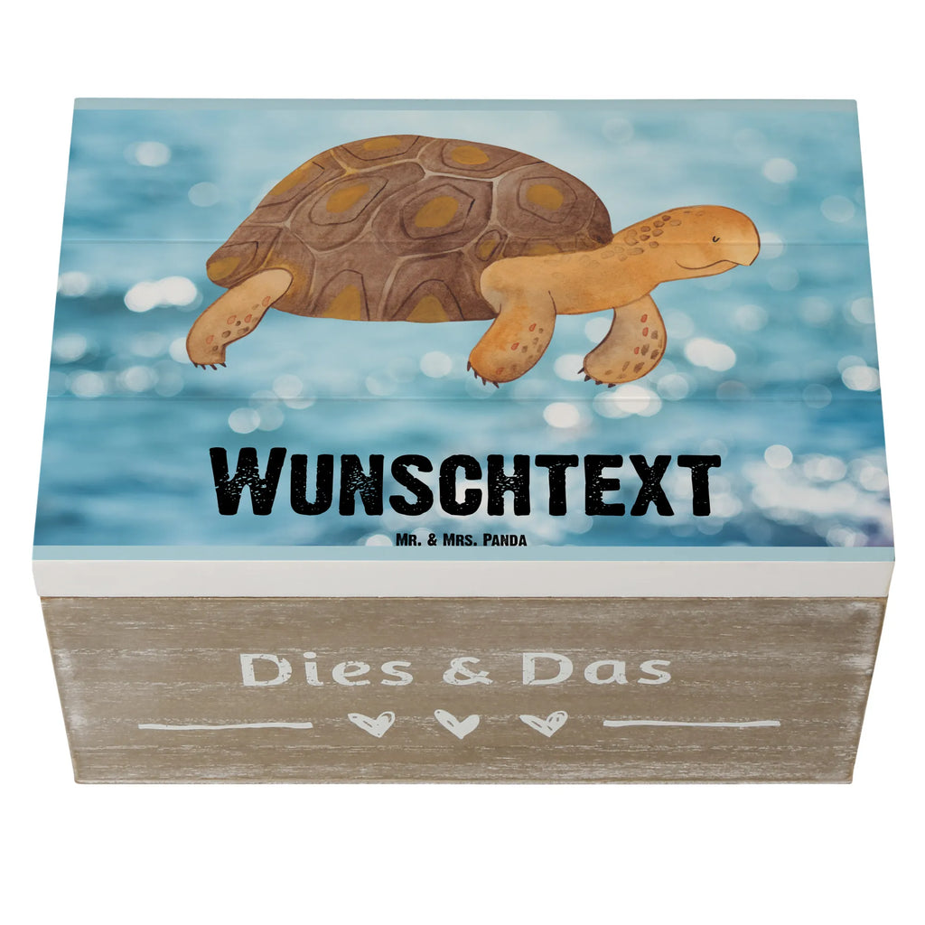 Personalised wooden chest tortoise March Truhe mit Namen, Schatulle mit Namen, Dekokiste mit Namen, Holzkiste Personalisiert, Dekokiste Personalisiert, Kiste Personalisiert, Aufbewahrungsbox Personalisiert, Schatzkiste mit Namen, Erinnerungsbox mit Namen, Kiste mit Namen, Holzkiste mit Namen, Geschenkbox Personalisiert, Aufbewahrungsbox mit Namen, Schatzkiste Personalisiert, GEschenkdose Personalisiert, Erinnerungsbox Personalisiert, mit Namen, Schatulle Personalisiert, Erinnerungskiste Personalisiert, Truhe Personalisiert, Urlaub, Meerestiere, Meer, Schildkröten, Get Lost, Motivation, Abenteuer, Schildkröte, Lieblingsmensch, Neustart, Reiselust, Inspiration