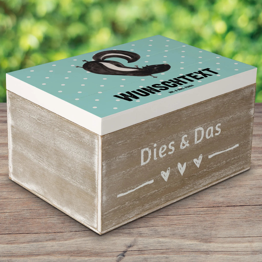Personalizowane drewniane pudełko skunks stojka Holzkiste mit Namen, Truhe mit Namen, Dekokiste Personalisiert, GEschenkdose Personalisiert, Erinnerungsbox mit Namen, Dekokiste mit Namen, Truhe Personalisiert, Kiste mit Namen, Erinnerungsbox Personalisiert, Schatzkiste mit Namen, Schatulle Personalisiert, Schatzkiste Personalisiert, Holzkiste Personalisiert, mit Namen, Geschenkbox Personalisiert, Kiste Personalisiert, Erinnerungskiste Personalisiert, Aufbewahrungsbox Personalisiert, Aufbewahrungsbox mit Namen, Schatulle mit Namen, Stinktier, Skunk, Verpielt, Kind, Stinki, Stinker, Spielplatz, Wildtier, Raubtier