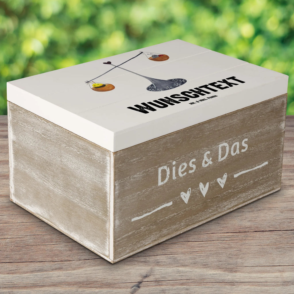 Personalisierte Holzkiste Sternzeichen Waage mit Namen, Aufbewahrungsbox Personalisiert, Erinnerungsbox mit Namen, GEschenkdose personalisiert, Truhe Personalisiert, Erinnerungsbox Personalisiert, Truhe mit Namen, Erinnerungskiste Personalisiert, Kiste mit Namen, Schatulle mit Namen, Holzkiste mit Namen, Dekokiste Personalisiert, Kiste Personalisiert, Holzkiste Personalisiert, Aufbewahrungsbox mit Namen, Dekokiste mit Namen, Schatulle Personalisiert, Erinnerungskiste, Geschenkbox personalisiert, Schatzkiste mit Namen, Schatzkiste Personalisiert, Tierkreiszeichen, Sternzeichen, Horoskop, Astrologie, Aszendent, Waage, Marienkäfer, Geschenk September, Gleichgewicht, Geburtstag Oktober, Geschenk Oktober, Biene, Waage Sternzeichen, Hummel, Waage Geschenk, Geburtstag September