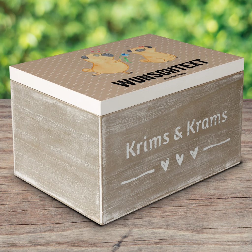 Personalizowane drewniane pudełko mops Zakochani Erinnerungsbox mit Namen, mit Namen, Schatzkiste Personalisiert, Aufbewahrungsbox mit Namen, Erinnerungskiste Personalisiert, Erinnerungsbox Personalisiert, Holzkiste Personalisiert, Schatzkiste mit Namen, Dekokiste Personalisiert, Kiste Personalisiert, Schatulle mit Namen, Truhe mit Namen, Schatulle Personalisiert, GEschenkdose Personalisiert, Holzkiste mit Namen, Aufbewahrungsbox Personalisiert, Kiste mit Namen, Dekokiste mit Namen, Truhe Personalisiert, Geschenkbox Personalisiert, Sprüche, Hund, Hunderasse, Hundebesitzer, Hundemotiv, Haustier, Tierliebhaber, Liebesspruch. Verlobt, Verliebt, Möpse, Partner, Geschenk Freund, Hundeliebe, Liebe, Mops