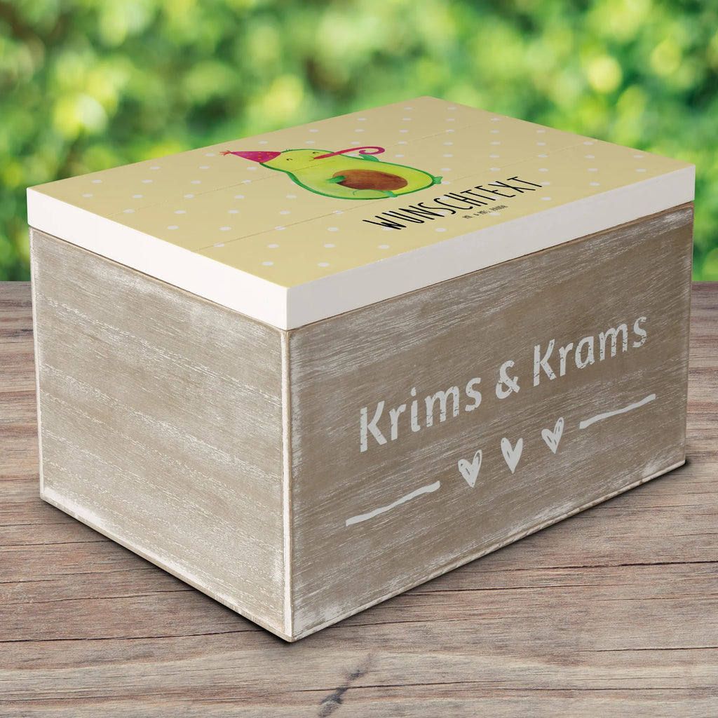 Personalised wooden chest avocado Celebration Holzkiste mit Namen, Kiste mit Namen, Holzkiste Personalisiert, Aufbewahrungsbox mit Namen, Geschenkbox Personalisiert, Kiste Personalisiert, Erinnerungskiste Personalisiert, Schatzkiste mit Namen, Aufbewahrungsbox Personalisiert, Schatulle mit Namen, Dekokiste mit Namen, Truhe mit Namen, Schatzkiste Personalisiert, mit Namen, Truhe Personalisiert, GEschenkdose Personalisiert, Erinnerungsbox Personalisiert, Schatulle Personalisiert, Erinnerungsbox mit Namen, Dekokiste Personalisiert, Veggie, Vegan, Gesund, Avocado, Gute Laune, Feier, Party, Feierlichkeit, Tröte, Geburtstag, Fete