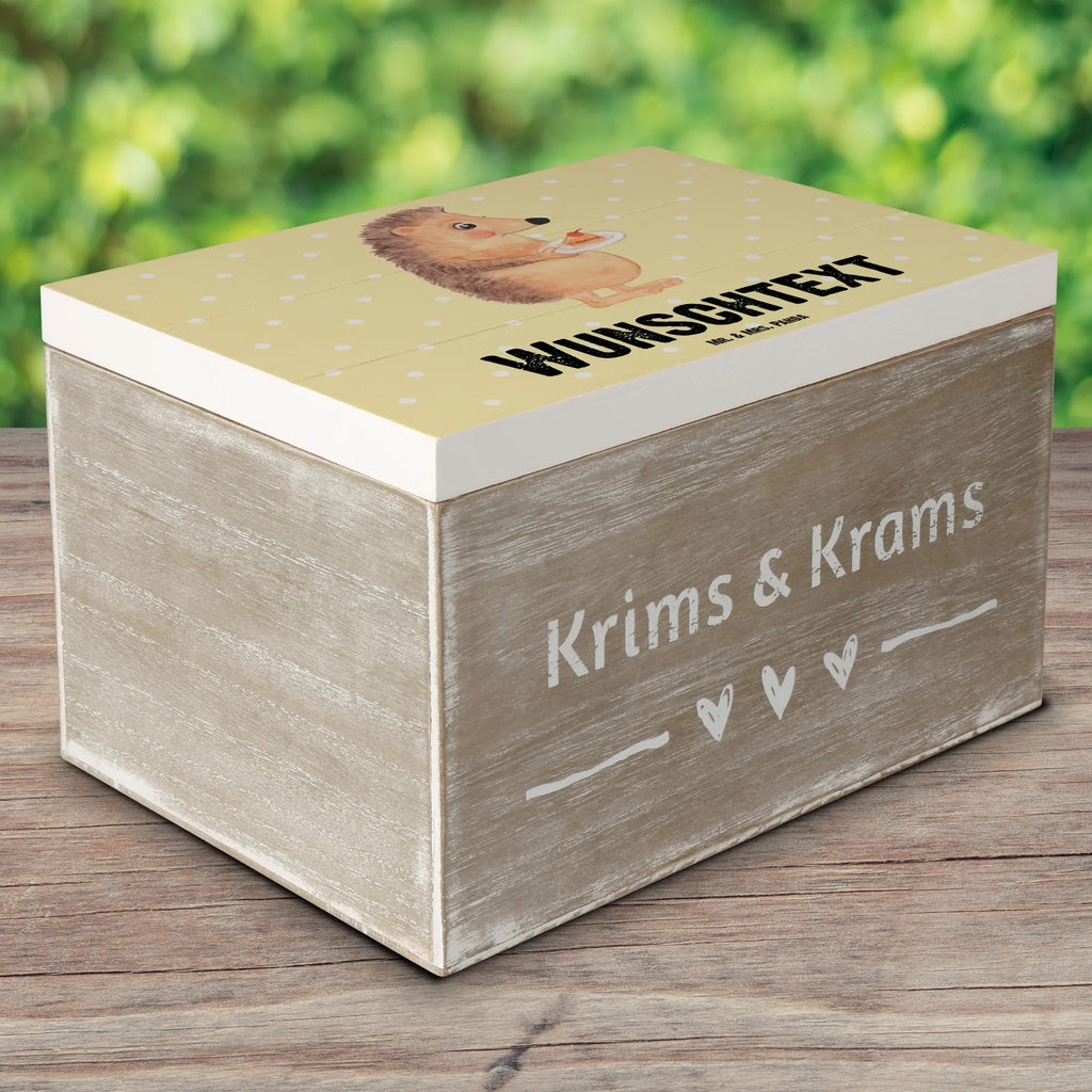 Personalisierte Holzkiste Igel Kuchenstück Kiste Personalisiert, Aufbewahrungsbox mit Namen, Holzkiste mit Namen, mit Namen, Schatzkiste mit Namen, Truhe mit Namen, Truhe Personalisiert, Erinnerungsbox mit Namen, Erinnerungskiste Personalisiert, Kiste mit Namen, GEschenkdose Personalisiert, Erinnerungsbox Personalisiert, Schatulle mit Namen, Aufbewahrungsbox Personalisiert, Schatzkiste Personalisiert, Geschenkbox Personalisiert, Dekokiste Personalisiert, Schatulle Personalisiert, Dekokiste mit Namen, Holzkiste Personalisiert, Lustige Sprüche, Tiere, Tiermotive, Gute Laune, Kuchen, Igel, Backen Geschenk, Torte, Kuchen Backen, Geburtstagskuchen, Essen Spruch, Einladung Party