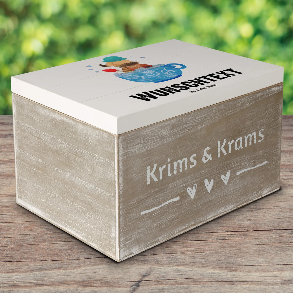 Personalised wooden chest Moth foam bath Kiste mit Namen, Schatulle Personalisiert, Truhe mit Namen, Aufbewahrungsbox mit Namen, mit Namen, Holzkiste mit Namen, Aufbewahrungsbox Personalisiert, Truhe Personalisiert, Holzkiste Personalisiert, Schatzkiste Personalisiert, Dekokiste mit Namen, Geschenkbox Personalisiert, Erinnerungsbox mit Namen, GEschenkdose Personalisiert, Kiste Personalisiert, Dekokiste Personalisiert, Erinnerungsbox Personalisiert, Schatzkiste mit Namen, Erinnerungskiste Personalisiert, Schatulle mit Namen, Lustige Sprüche, Tiere, Tiermotive, Gute Laune, Badezimmerdeko, Träumen, Badezimmer, Nachtfalter, Schaumbad, Verträumt, Bad, Ziele, Baden, WC, Tasse, Zeitmanagement
