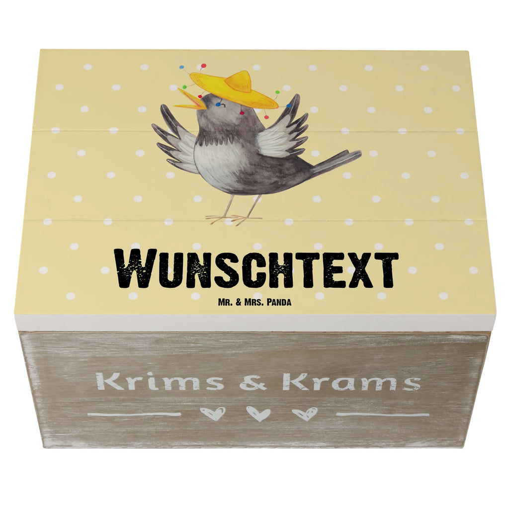 Personalizowane drewniane pudełko kruk Sombrero GEschenkdose Personalisiert, Schatzkiste mit Namen, Dekokiste mit Namen, Schatulle Personalisiert, Geschenkbox Personalisiert, Holzkiste Personalisiert, Truhe mit Namen, Kiste Personalisiert, Truhe Personalisiert, Holzkiste mit Namen, Schatulle mit Namen, Aufbewahrungsbox Personalisiert, Erinnerungsbox mit Namen, Schatzkiste Personalisiert, Erinnerungskiste Personalisiert, mit Namen, Dekokiste Personalisiert, Kiste mit Namen, Erinnerungsbox Personalisiert, Aufbewahrungsbox mit Namen, Lustige Sprüche, Tiere, Tiermotive, Gute Laune, Vogel, Rabe, Glück Spruch, glücklich sein, Froh, Elster, Vögel, Fröhlich sein, Motivation, Spruch Positiv