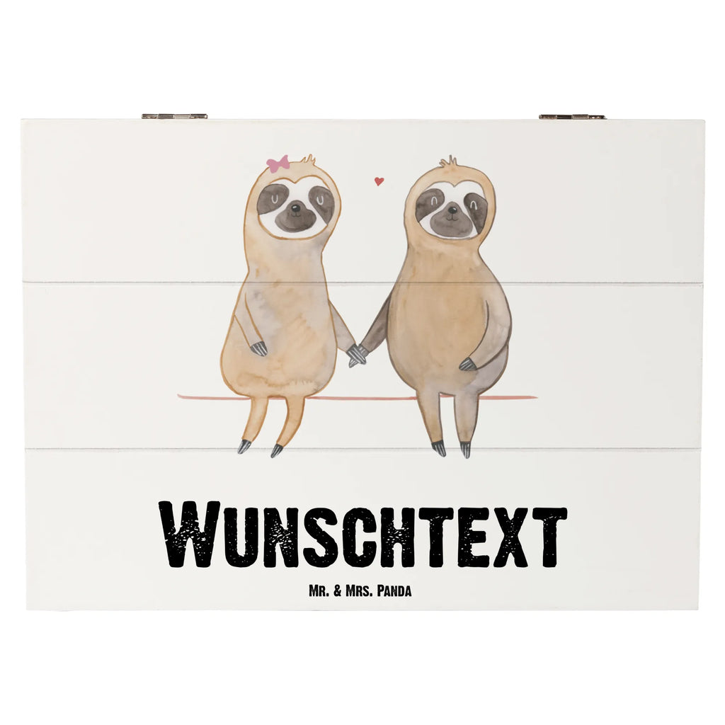 Personalisierte Holzkiste Faultier Pärchen Schatzkiste Personalisiert, Holzkiste mit Namen, Dekokiste Personalisiert, Truhe mit Namen, Truhe Personalisiert, Dekokiste mit Namen, Holzkiste Personalisiert, Aufbewahrungsbox mit Namen, Erinnerungsbox Personalisiert, Erinnerungsbox mit Namen, mit Namen, Aufbewahrungsbox Personalisiert, Erinnerungskiste Personalisiert, GEschenkdose Personalisiert, Schatulle Personalisiert, Schatzkiste mit Namen, Geschenkbox Personalisiert, Schatulle mit Namen, Kiste Personalisiert, Kiste mit Namen, Faultier, Faultier Deko, Faultier Geschenk, Gemeinsam, Liebe, Faultierliebe, Liebespaar, Verlobt, Langsamkeit, Verliebt, Beziehung, Relaxen, faul, Lieblingstier, Faultierpärchen, Pärchen, Faultiere