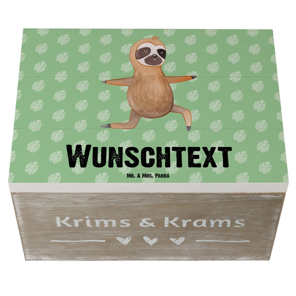 Personalisierte Holzkiste Faultier Yoga Truhe mit Namen, Dekokiste Personalisiert, Erinnerungsbox mit Namen, Schatzkiste Personalisiert, Holzkiste Personalisiert, Holzkiste mit Namen, Erinnerungsbox Personalisiert, Dekokiste mit Namen, Geschenkbox Personalisiert, Schatulle mit Namen, Aufbewahrungsbox Personalisiert, Kiste Personalisiert, GEschenkdose Personalisiert, Truhe Personalisiert, mit Namen, Erinnerungskiste Personalisiert, Aufbewahrungsbox mit Namen, Kiste mit Namen, Schatulle Personalisiert, Schatzkiste mit Namen, Faultier, Faultier Deko, Faultier Geschenk, Lieblingstier, Gelassenheit, faul, Entspannung, Krieger, Faultiere, Yogaübungen, Yoga, Meditation, Namaste, Atmung