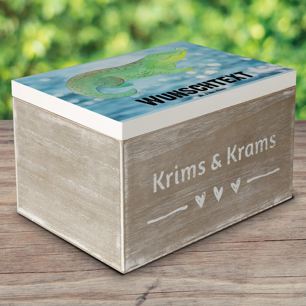 Personalised wooden chest Crocodile Aufbewahrungsbox Personalisiert, Erinnerungskiste Personalisiert, Truhe Personalisiert, Erinnerungsbox mit Namen, Aufbewahrungsbox mit Namen, Dekokiste Personalisiert, Kiste mit Namen, Holzkiste mit Namen, GEschenkdose Personalisiert, mit Namen, Schatzkiste mit Namen, Kiste Personalisiert, Holzkiste Personalisiert, Erinnerungsbox Personalisiert, Truhe mit Namen, Dekokiste mit Namen, Schatulle mit Namen, Geschenkbox Personalisiert, Schatulle Personalisiert, Schatzkiste Personalisiert, Urlaub, Meerestiere, Meer, Reiselust, Krokodil, Freundin, Lieblingsmensch, Verrückt sein, Abenteuerlust, Beste Freundin, Krokodile, Spontan sein