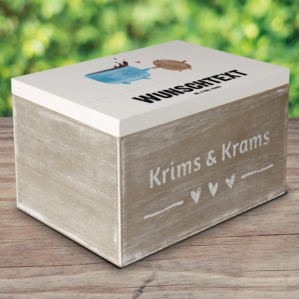 Personalised wooden chest Coffee Bean Truhe mit Namen, Truhe Personalisiert, GEschenkdose Personalisiert, Schatulle Personalisiert, Aufbewahrungsbox mit Namen, Geschenkbox Personalisiert, mit Namen, Erinnerungsbox mit Namen, Dekokiste Personalisiert, Erinnerungskiste Personalisiert, Kiste Personalisiert, Schatzkiste mit Namen, Schatulle mit Namen, Holzkiste Personalisiert, Schatzkiste Personalisiert, Kiste mit Namen, Erinnerungsbox Personalisiert, Aufbewahrungsbox Personalisiert, Holzkiste mit Namen, Dekokiste mit Namen, Lustige Sprüche, Tiere, Tiermotive, Gute Laune, Kaffee, Kaffeebohne, Genuss, Zufriedenheit, Glück