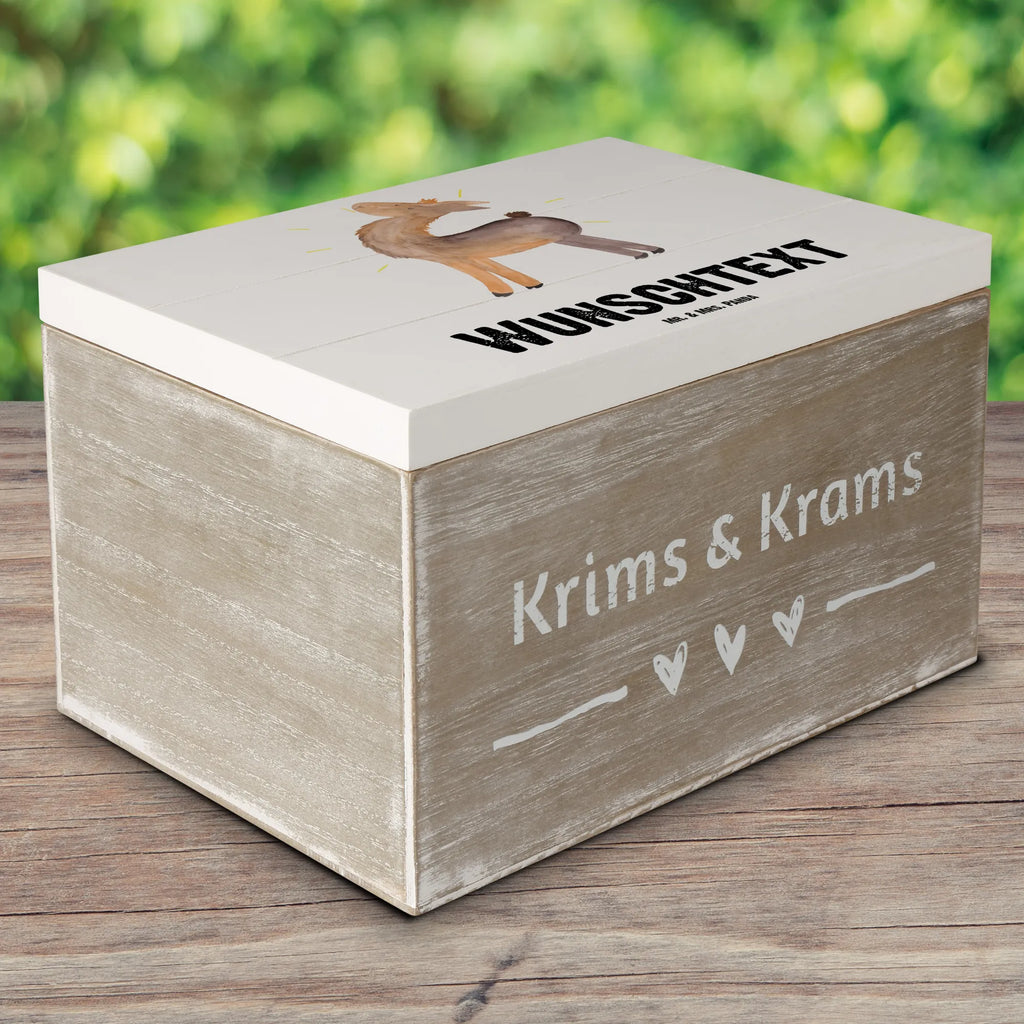 Personalisierte Holzkiste Lama Stolz Schatulle Personalisiert, Aufbewahrungsbox Personalisiert, Truhe Personalisiert, Aufbewahrungsbox mit Namen, Erinnerungskiste, Kiste Personalisiert, Kiste mit Namen, mit Namen, Dekokiste mit Namen, Dekokiste Personalisiert, Holzkiste Personalisiert, Schatzkiste mit Namen, Erinnerungskiste Personalisiert, Schatulle mit Namen, Geschenkbox personalisiert, Erinnerungsbox Personalisiert, Schatzkiste Personalisiert, Holzkiste mit Namen, Truhe mit Namen, GEschenkdose personalisiert, Erinnerungsbox mit Namen, Lama, Alpaka, stolz, Familie, Freundinnen, beste Freundin, Neustart, Lamas, Kumpel, Freundin, Hippie, Außenseiter, Family, Anders