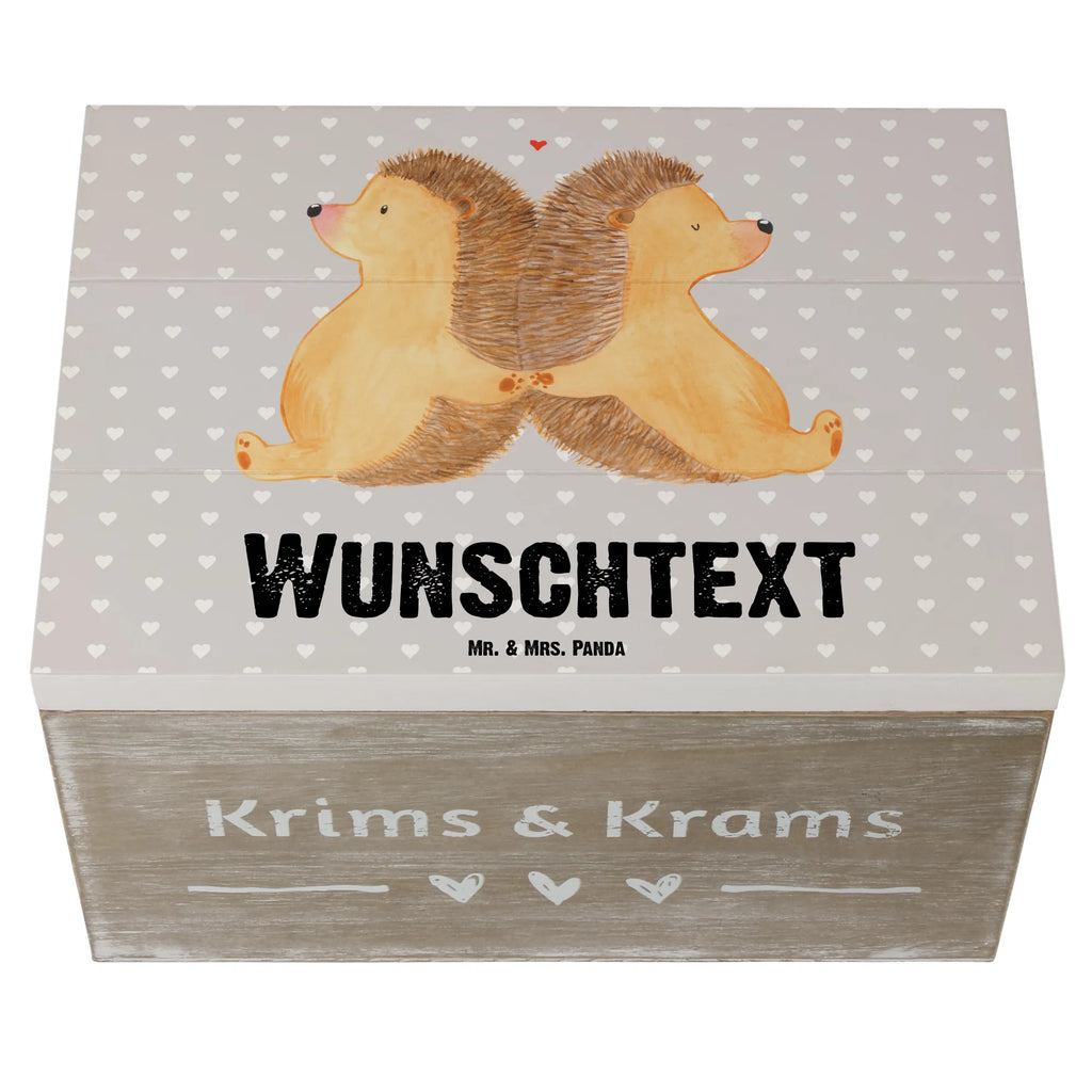 Personalisierte Holzkiste Igel händchenhaltend Erinnerungskiste Personalisiert, Geschenkbox Personalisiert, Schatulle Personalisiert, Holzkiste Personalisiert, Kiste Personalisiert, Schatulle mit Namen, Truhe mit Namen, Erinnerungsbox Personalisiert, Kiste mit Namen, Aufbewahrungsbox Personalisiert, Aufbewahrungsbox mit Namen, mit Namen, Dekokiste Personalisiert, Dekokiste mit Namen, Erinnerungsbox mit Namen, Schatzkiste mit Namen, Truhe Personalisiert, Schatzkiste Personalisiert, GEschenkdose Personalisiert, Holzkiste mit Namen, Partner, Ehemann, Heiratsantrag, Ehefrau, Liebe, Freund, Hocheitstag, Liebesgeschenk, Jahrestag, Freundin, Heiraten, Verlobung, Igelliebe, Geschenk für Zwei, Liebesbeweis, Lieblingsmensch, Love, Hand in Hand, Große Liebe, Igel, Liebesbotschaft, Gemeinsamkeit, Hochzeit