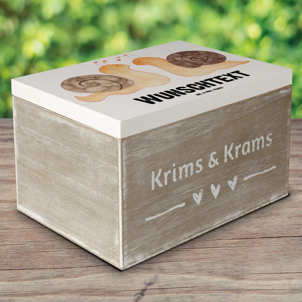 Personalisierte Holzkiste Schnecken Liebe Schatulle mit Namen, Dekokiste Personalisiert, Schatzkiste mit Namen, Erinnerungskiste, Holzkiste Personalisiert, Truhe mit Namen, mit Namen, Dekokiste mit Namen, Erinnerungskiste Personalisiert, Schatzkiste Personalisiert, Schatulle Personalisiert, GEschenkdose personalisiert, Aufbewahrungsbox mit Namen, Truhe Personalisiert, Holzkiste mit Namen, Kiste mit Namen, Geschenkbox personalisiert, Erinnerungsbox Personalisiert, Kiste Personalisiert, Aufbewahrungsbox Personalisiert, Erinnerungsbox mit Namen, Liebe, Partner, Freund, Freundin, Ehemann, Ehefrau, Heiraten, Verlobung, Heiratsantrag, Liebesgeschenk, Jahrestag, Hocheitstag