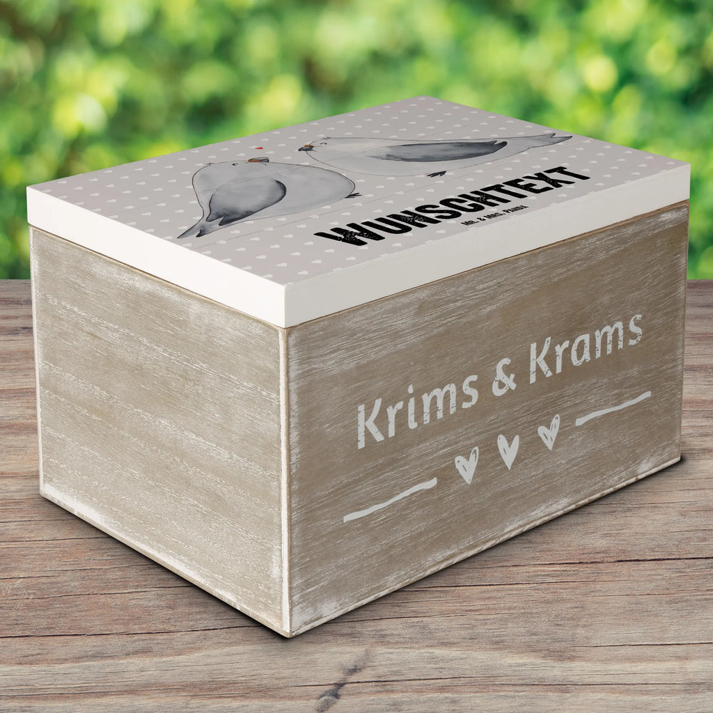Personalised wooden chest Turtledoves in love Dekokiste mit Namen, Erinnerungskiste Personalisiert, Geschenkbox personalisiert, Kiste mit Namen, Erinnerungskiste, Erinnerungsbox Personalisiert, Schatulle mit Namen, Erinnerungsbox mit Namen, Dekokiste Personalisiert, Holzkiste Personalisiert, Holzkiste mit Namen, Schatulle Personalisiert, Truhe mit Namen, Truhe Personalisiert, Kiste Personalisiert, Aufbewahrungsbox mit Namen, Aufbewahrungsbox Personalisiert, Schatzkiste Personalisiert, GEschenkdose personalisiert, Schatzkiste mit Namen, mit Namen, Partner, Ehemann, Heiratsantrag, Ehefrau, Liebe, Freund, Hocheitstag, Liebesgeschenk, Jahrestag, Freundin, Heiraten, Verlobung, Turteltäubchen, Verheiratet, Tauben, Liebesbeweis, Hochzeitstag, Verliebt, Turteltauben, Geschenk Freundin, Geschenk Freund, Verlobt, Geschenk Hochzeit