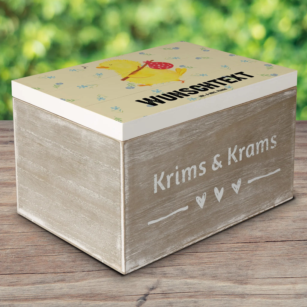 Personalisierte Holzkiste Küken Wanderer Schatulle Personalisiert, Kiste Personalisiert, Geschenkbox Personalisiert, Schatzkiste mit Namen, Holzkiste Personalisiert, Schatulle mit Namen, Dekokiste Personalisiert, Holzkiste mit Namen, Dekokiste mit Namen, GEschenkdose Personalisiert, Kiste mit Namen, Truhe mit Namen, Erinnerungsbox Personalisiert, Aufbewahrungsbox Personalisiert, mit Namen, Erinnerungsbox mit Namen, Truhe Personalisiert, Aufbewahrungsbox mit Namen, Erinnerungskiste Personalisiert, Schatzkiste Personalisiert, Ostern Geschenk, Osterdeko, Geschenke zu Ostern, Ostergeschenke Kinder, Osterhase, Ostergeschenke, Ostern Kinder, Ostern, Osternest, Grüße, Freude, Reisen, Backpacker, Ei, Ostereier, Ostergrüße, Liebe Grüße, Frühlingsgefühle, Zeit, Osterei, Wunder, Weltenbummler, Flausen, Frohe Ostern, Küken, Zeitmanagement