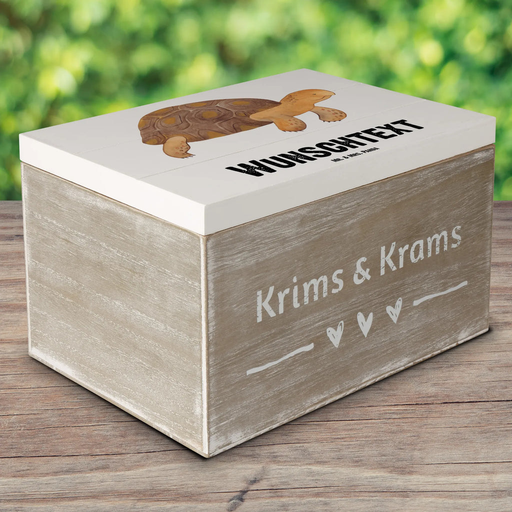 Personalised wooden chest tortoise March Truhe mit Namen, Schatulle mit Namen, Dekokiste mit Namen, Holzkiste Personalisiert, Dekokiste Personalisiert, Kiste Personalisiert, Aufbewahrungsbox Personalisiert, Schatzkiste mit Namen, Erinnerungsbox mit Namen, Kiste mit Namen, Holzkiste mit Namen, Geschenkbox Personalisiert, Aufbewahrungsbox mit Namen, Schatzkiste Personalisiert, GEschenkdose Personalisiert, Erinnerungsbox Personalisiert, mit Namen, Schatulle Personalisiert, Erinnerungskiste Personalisiert, Truhe Personalisiert, Urlaub, Meerestiere, Meer, Schildkröten, Get Lost, Motivation, Abenteuer, Schildkröte, Lieblingsmensch, Neustart, Reiselust, Inspiration