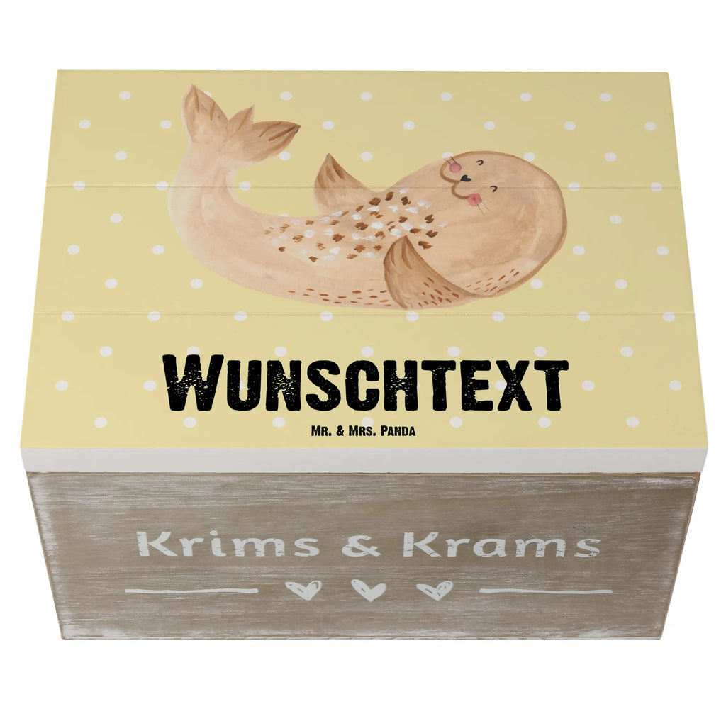 Personalisierte Holzkiste Robbe liegend Schatulle mit Namen, Schatzkiste mit Namen, mit Namen, Holzkiste mit Namen, Kiste Personalisiert, Aufbewahrungsbox Personalisiert, Geschenkbox Personalisiert, Dekokiste Personalisiert, Kiste mit Namen, Erinnerungsbox mit Namen, Erinnerungskiste Personalisiert, Schatzkiste Personalisiert, Erinnerungsbox Personalisiert, Holzkiste Personalisiert, Aufbewahrungsbox mit Namen, Truhe Personalisiert, GEschenkdose Personalisiert, Truhe mit Namen, Dekokiste mit Namen, Schatulle Personalisiert, Lustige Sprüche, Tiere, Tiermotive, Gute Laune, Nordsee, Seehund, Robbe, Meerestier, Strand, Lachen, Freude, Ostsee, Robben