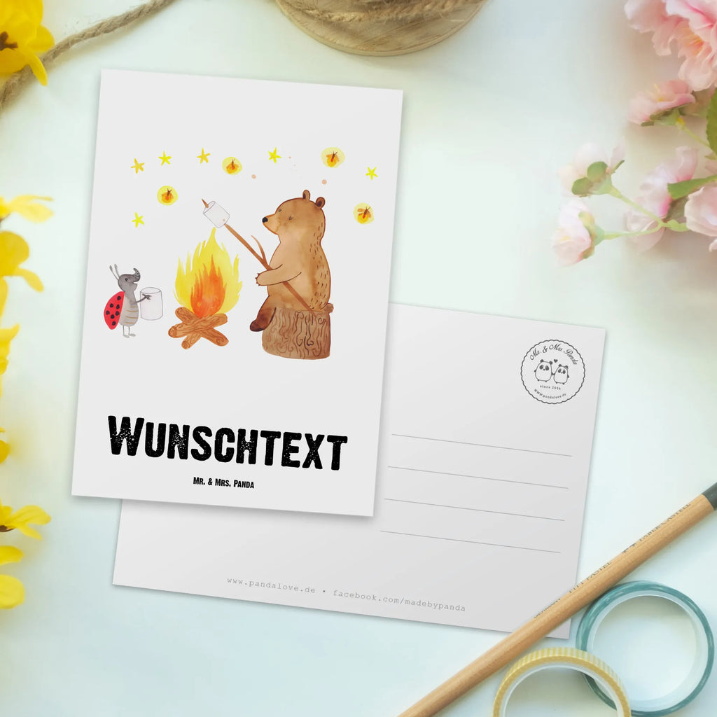 Personalisierte Postkarte Bär & Marienkäfer Lagerfeuer Postkarte mit Namen, Geschenkkarte mit Wunschtext, Grußkarte mit Namen, Ansichtskarte mit Wunschtext, Ansichtskarte mit Namen, Postkarte mit Wunschtext, Karte mit Namen, Postkarte personalisierbar, Geschenkkarte mit Namen, Postkarte bedrucken, Grußkarte mit Wunschtext, Einladung mit Namen, Einladung mit Wunschtext, Karte mit Wunschtext, Bär, Teddy, Teddybär, Lagerfeuer